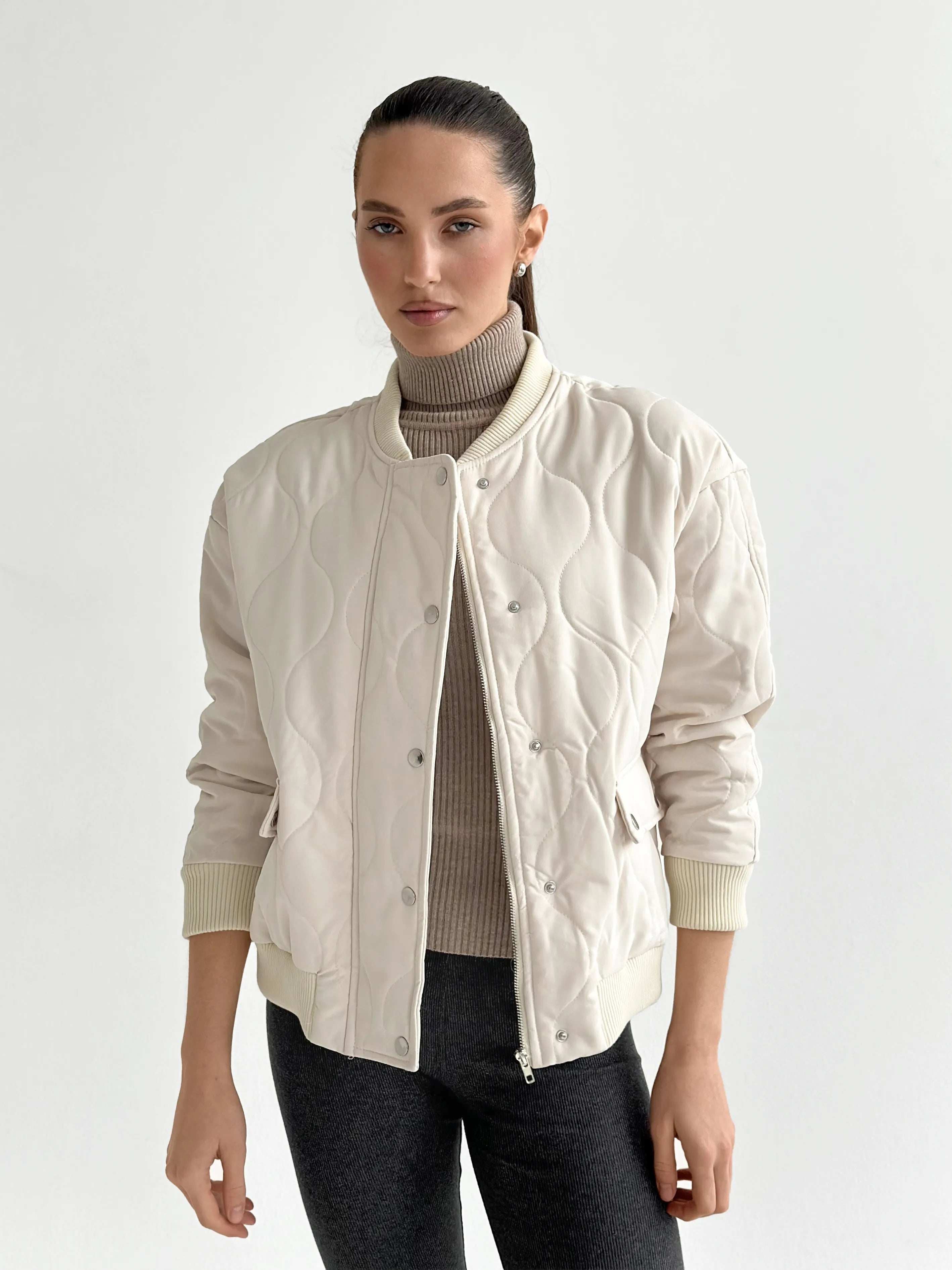 Kurtka pikowana bomber, kremowa