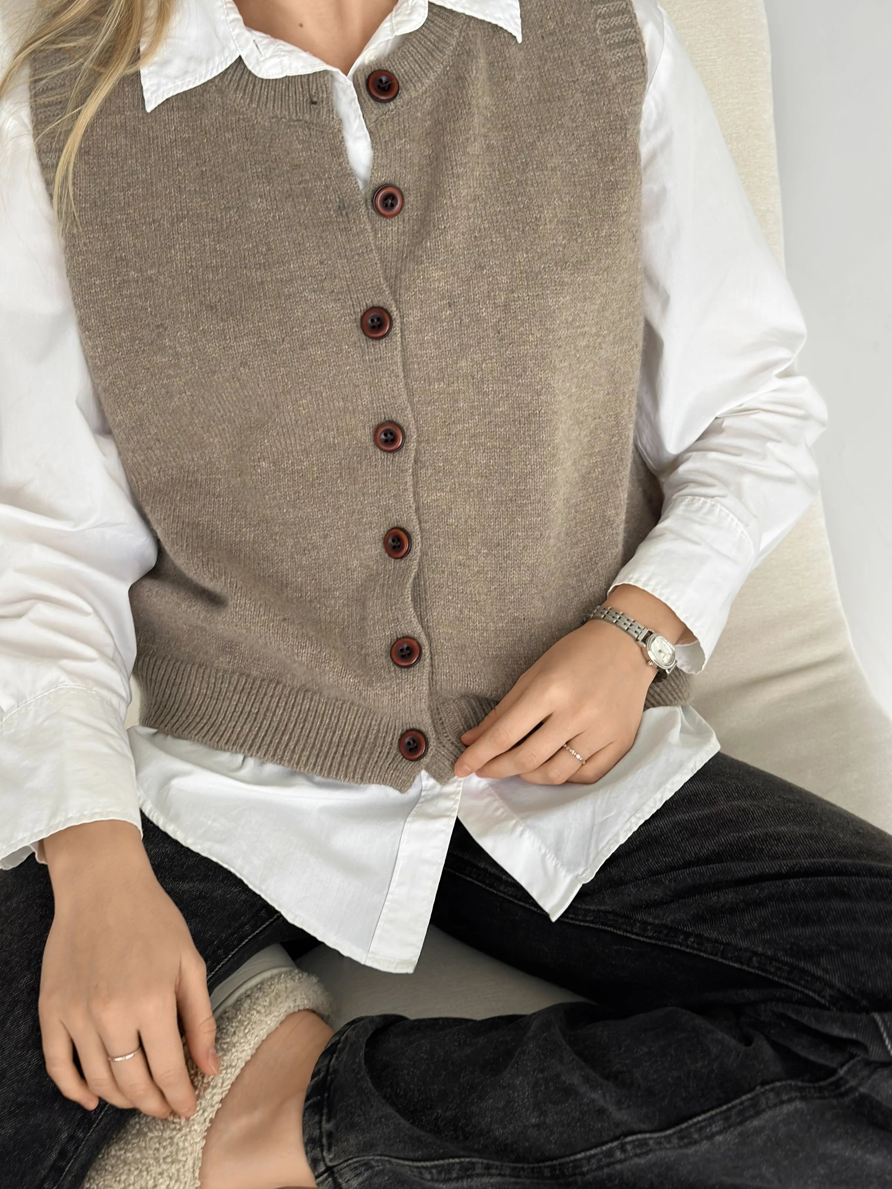 Kamizelka dziana na guziki, beżowa