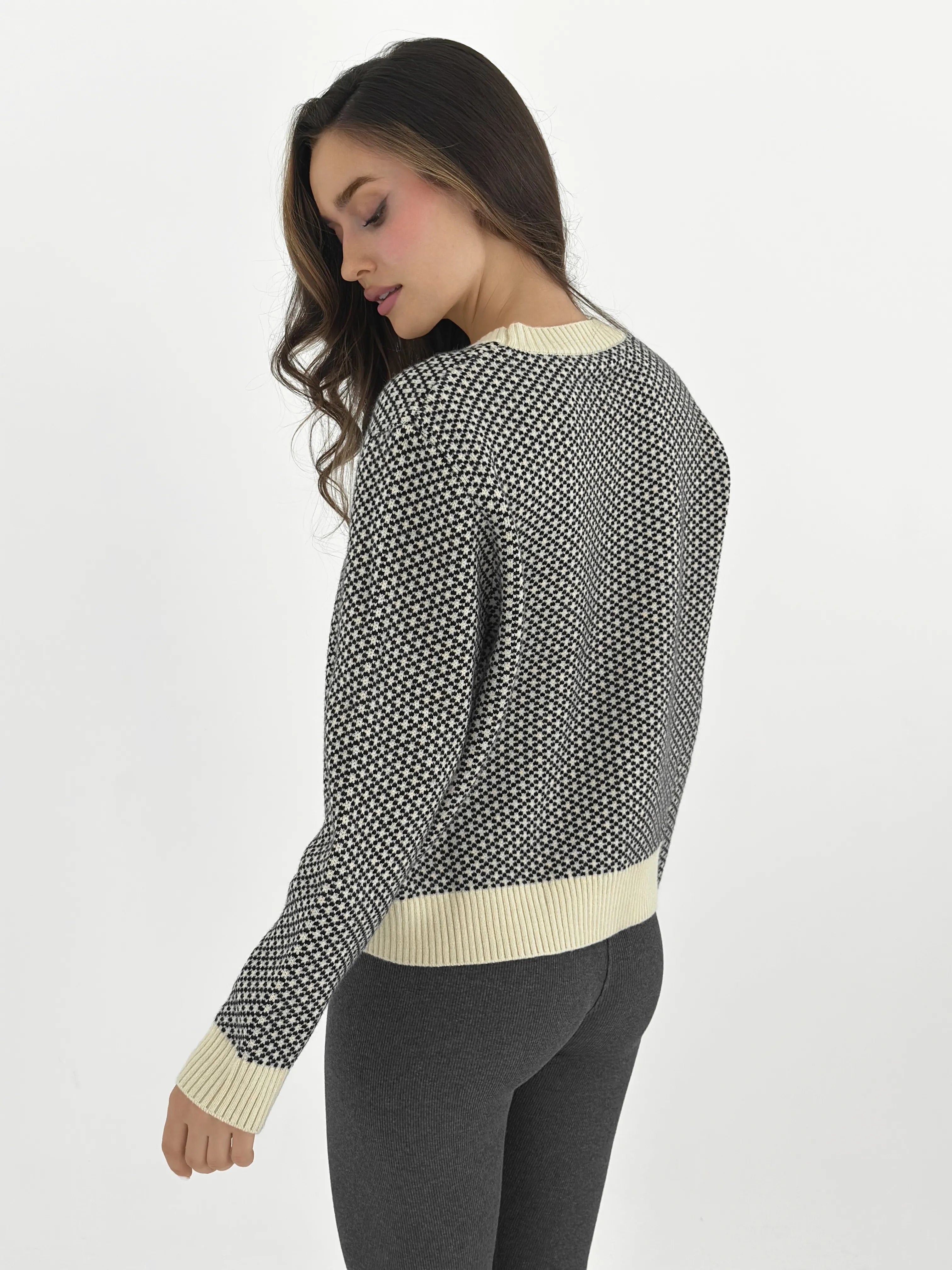 Sweter wełniany we wzory