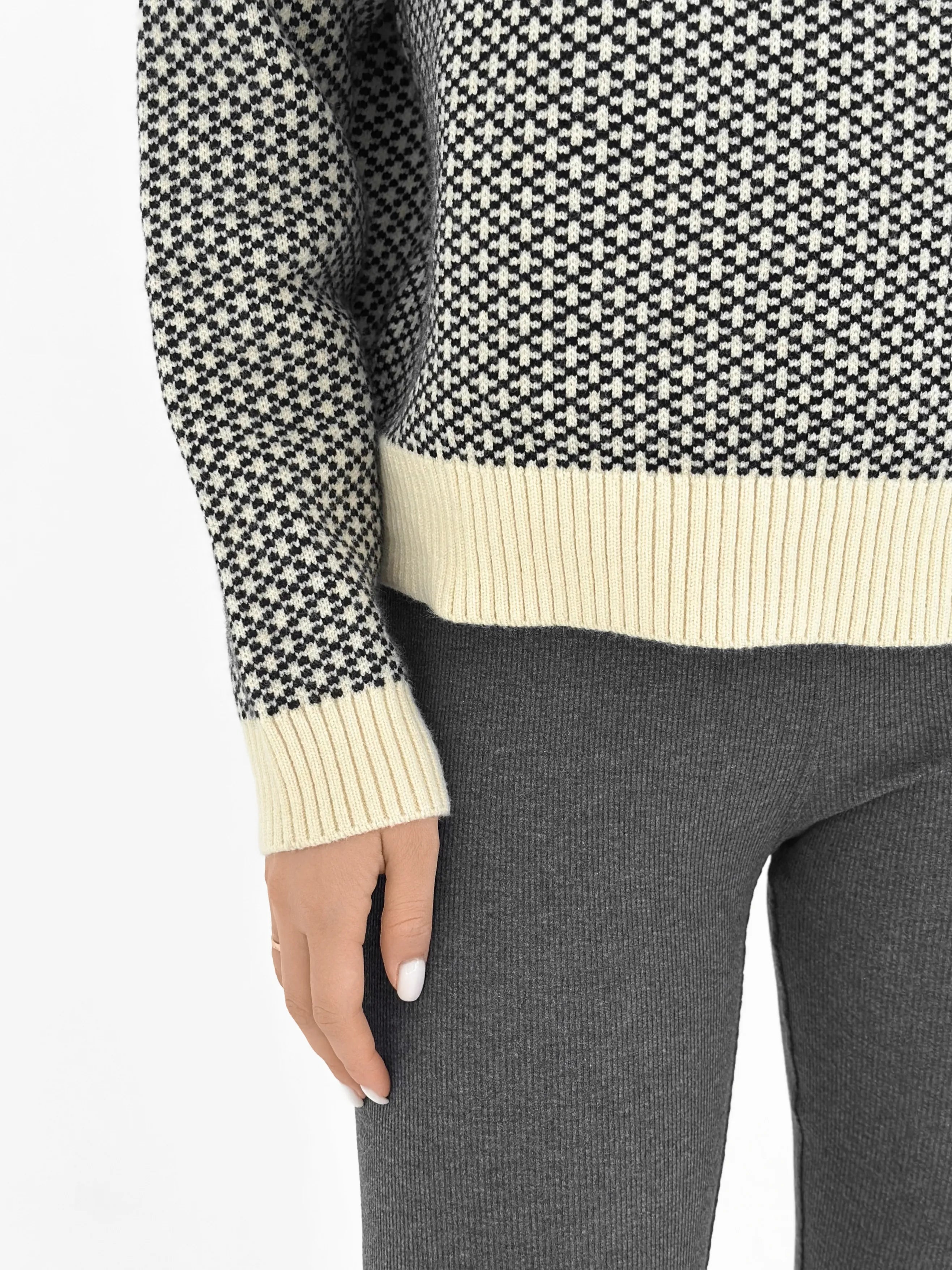 Sweter wełniany we wzory
