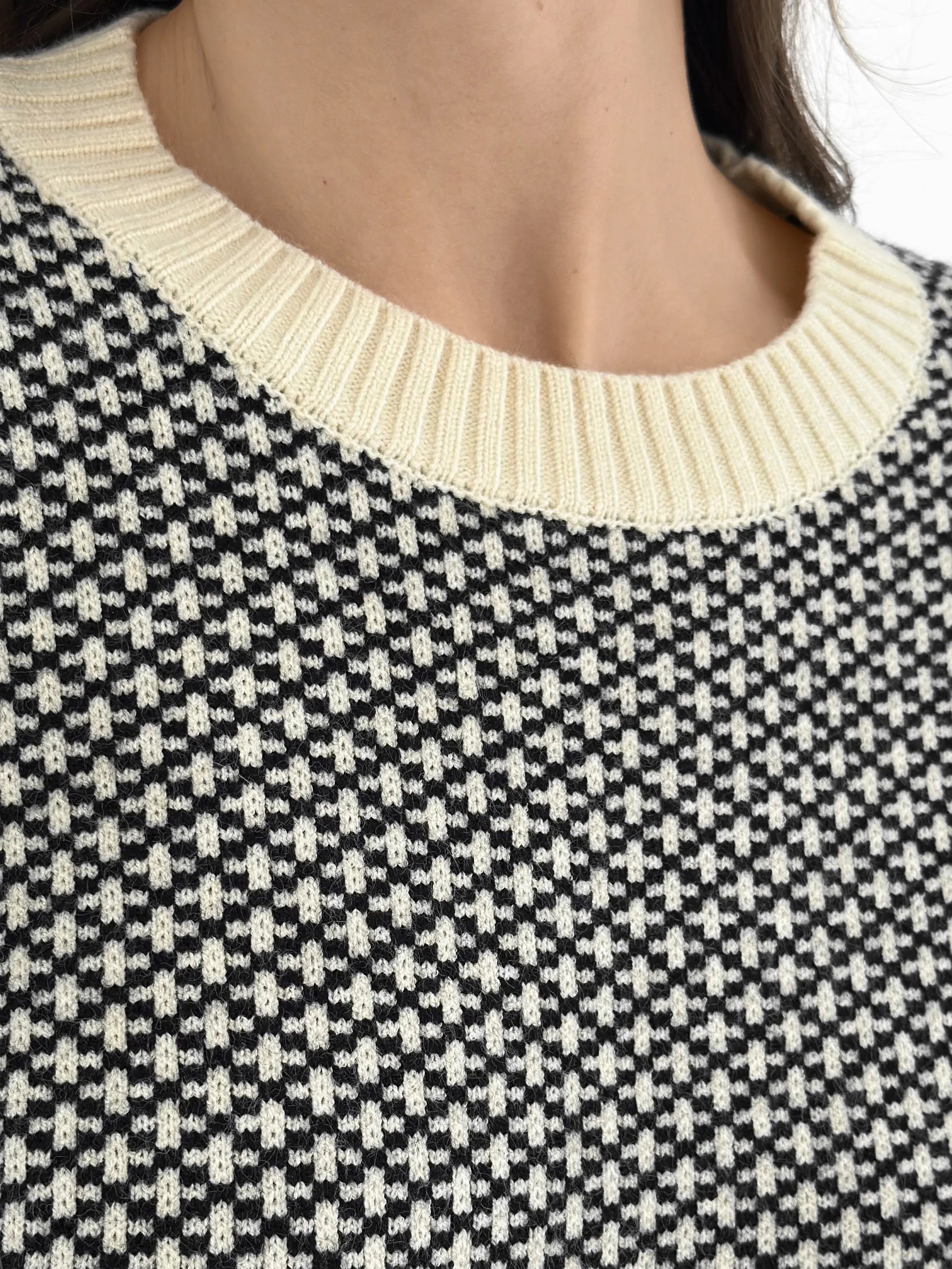 Sweter wełniany we wzory