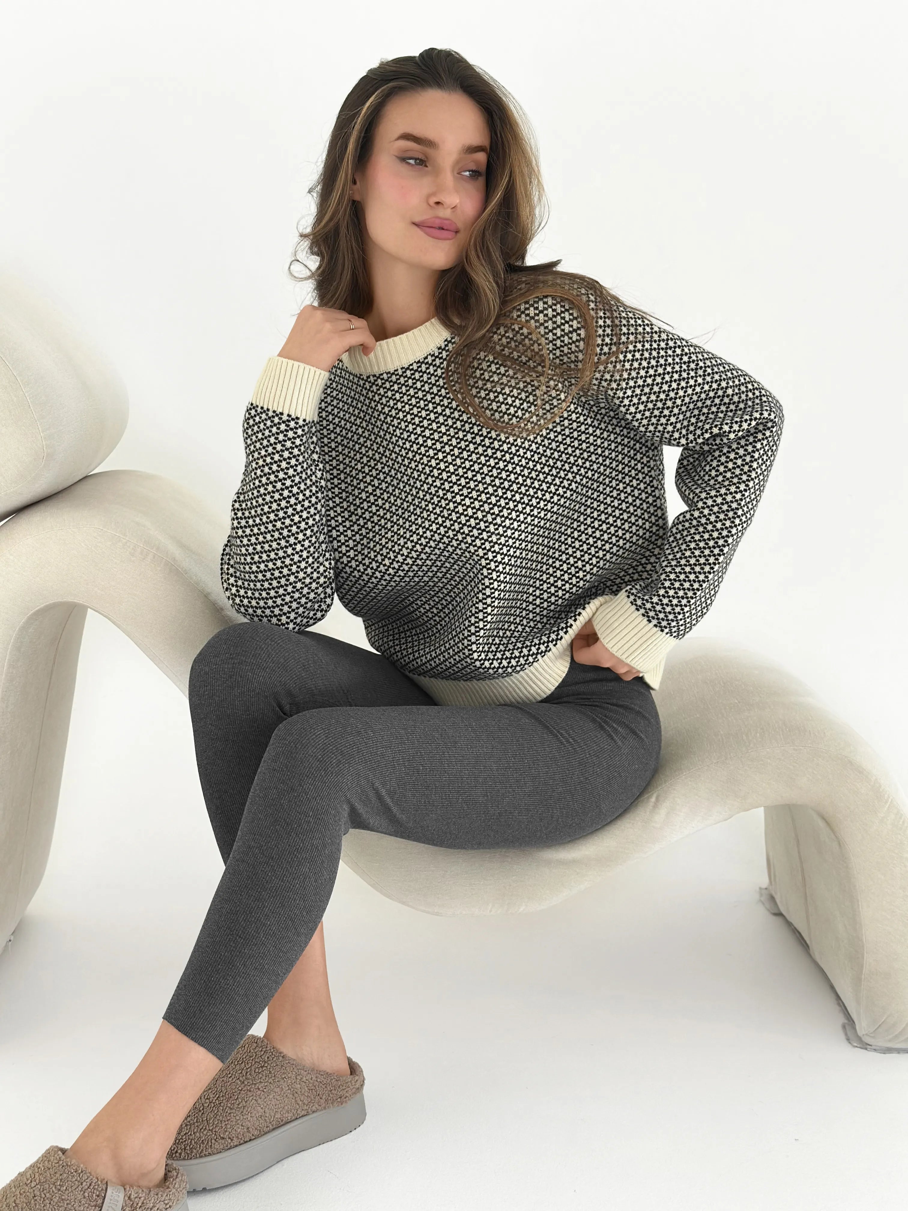 Sweter wełniany we wzory