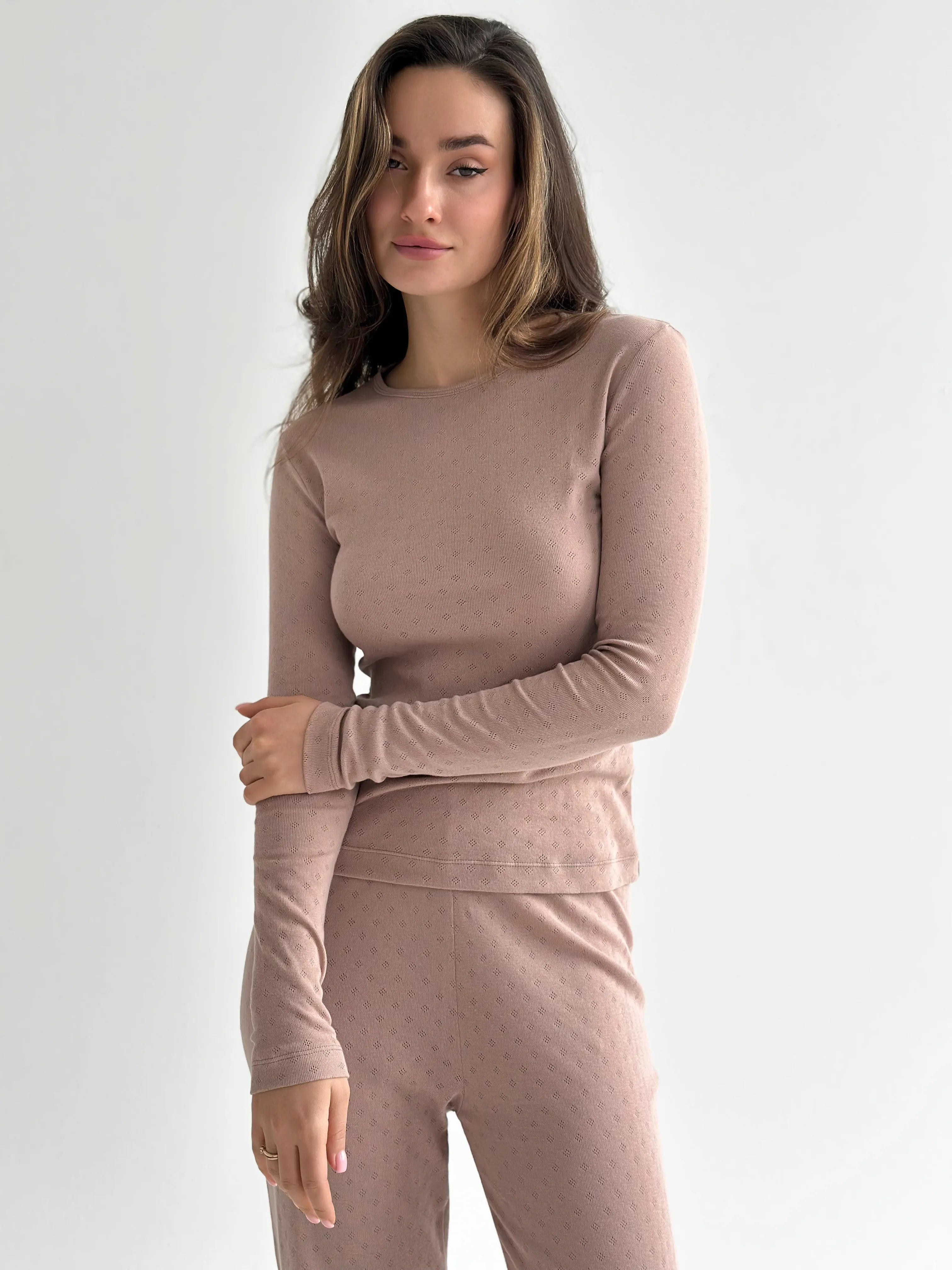Komplet, dzianina prążkowana, szerokie spodnie i longsleeve, mleczny