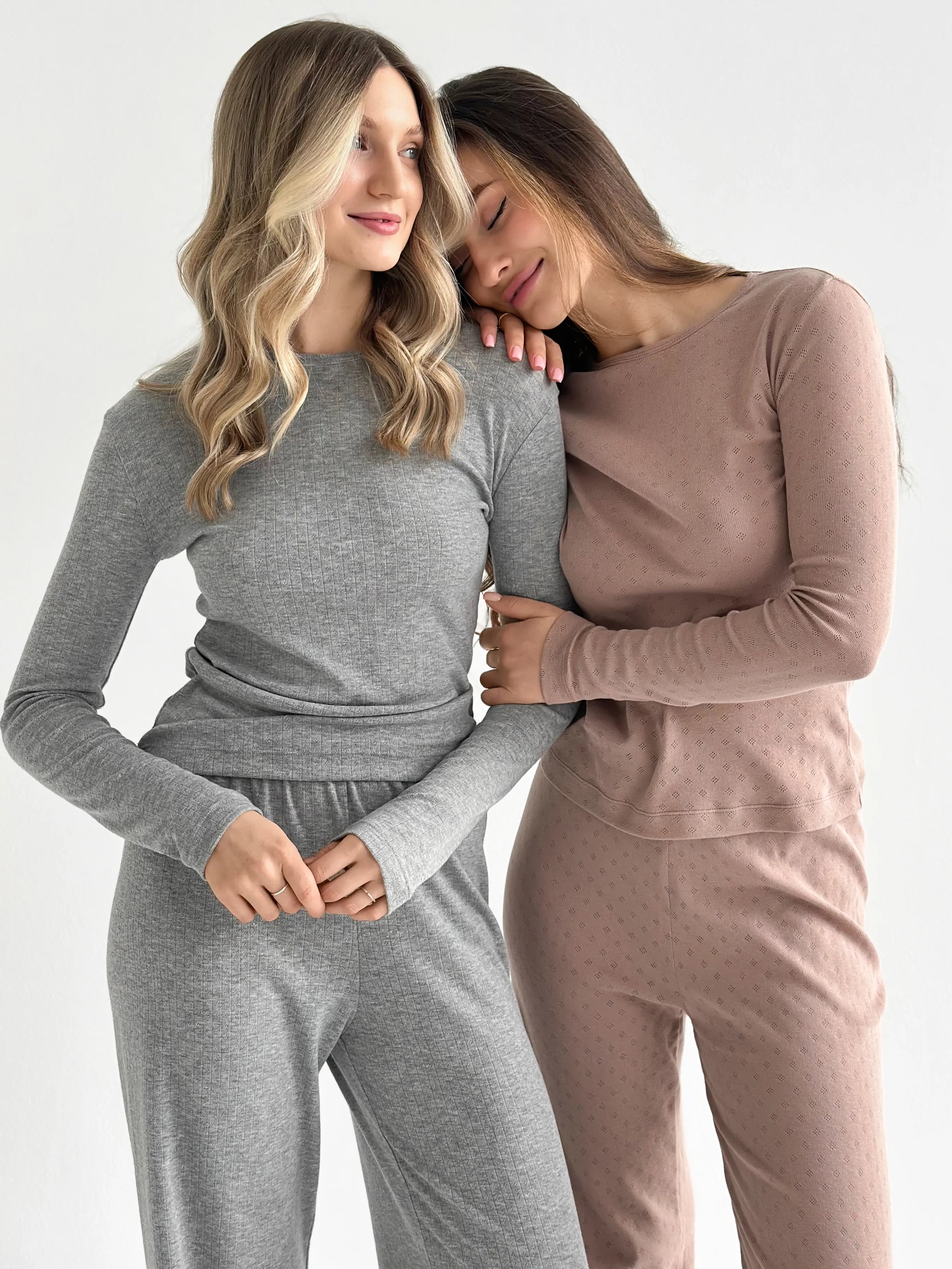 Komplet, dzianina prążkowana, szerokie spodnie i longsleeve, mleczny