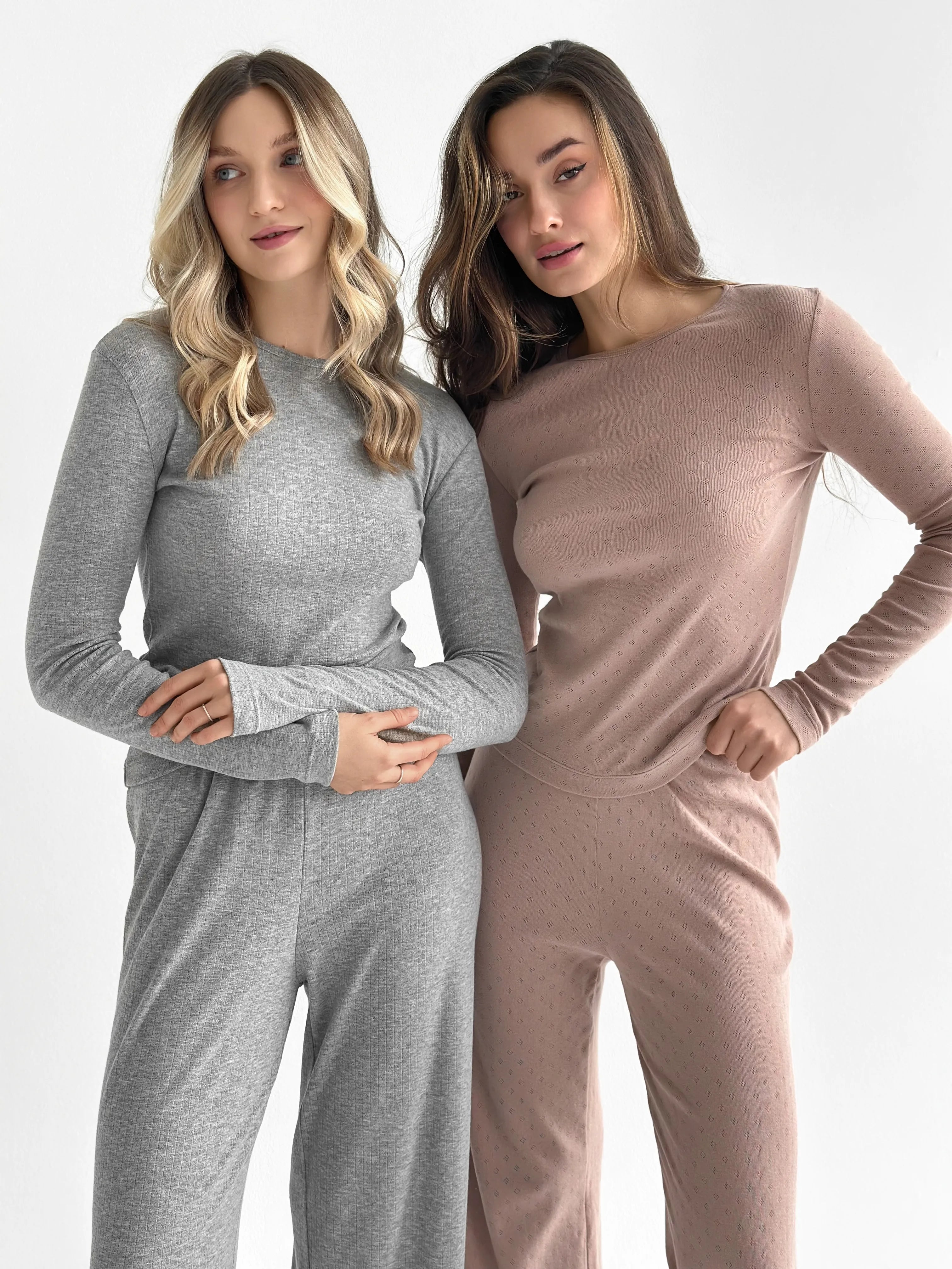 Komplet, dzianina prążkowana, szerokie spodnie i longsleeve, mleczny