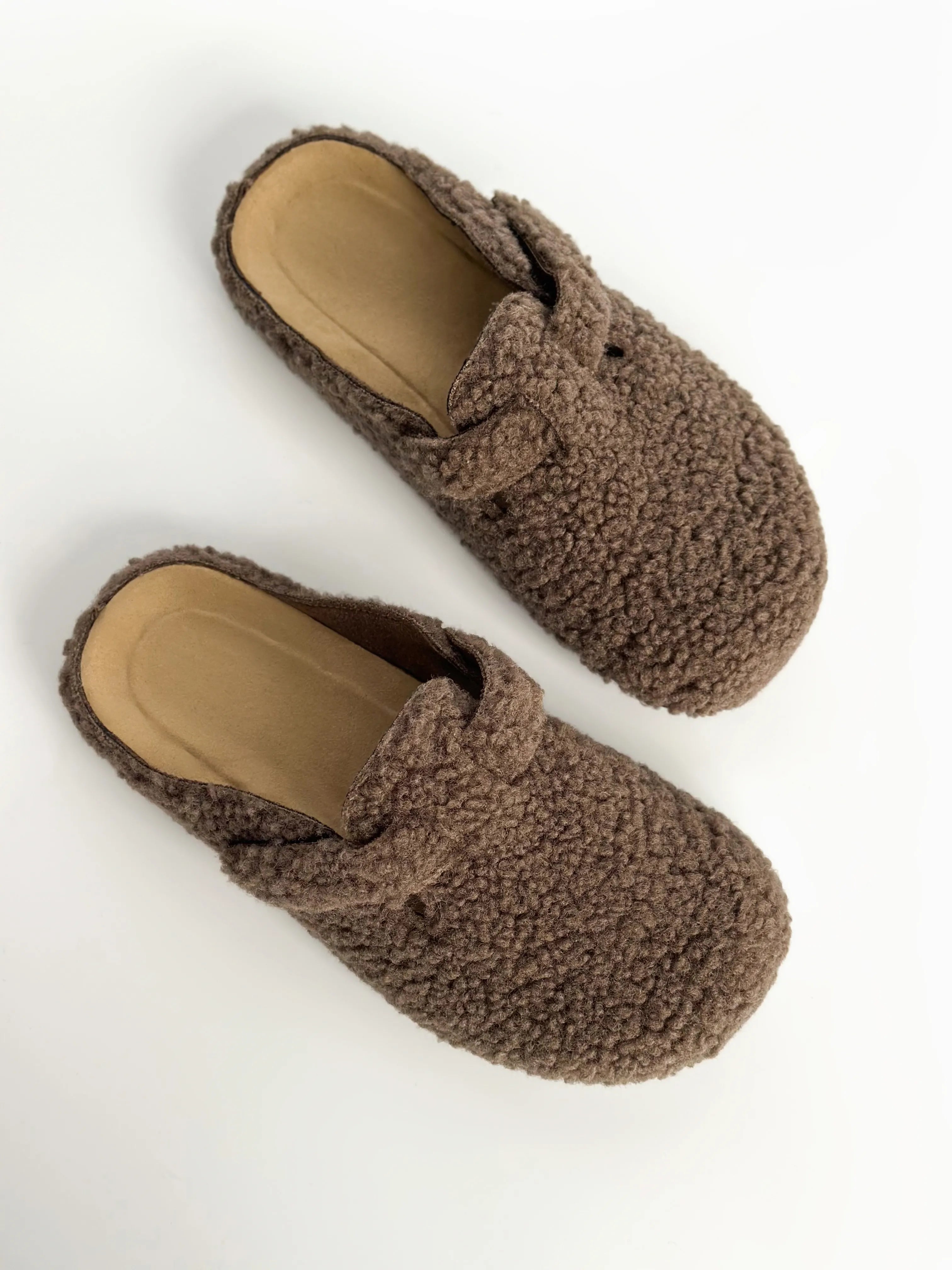 Chodaki damskie Teddy z paskiem, brązowe