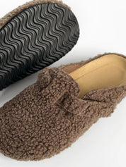 Chodaki damskie Teddy z paskiem, brązowe