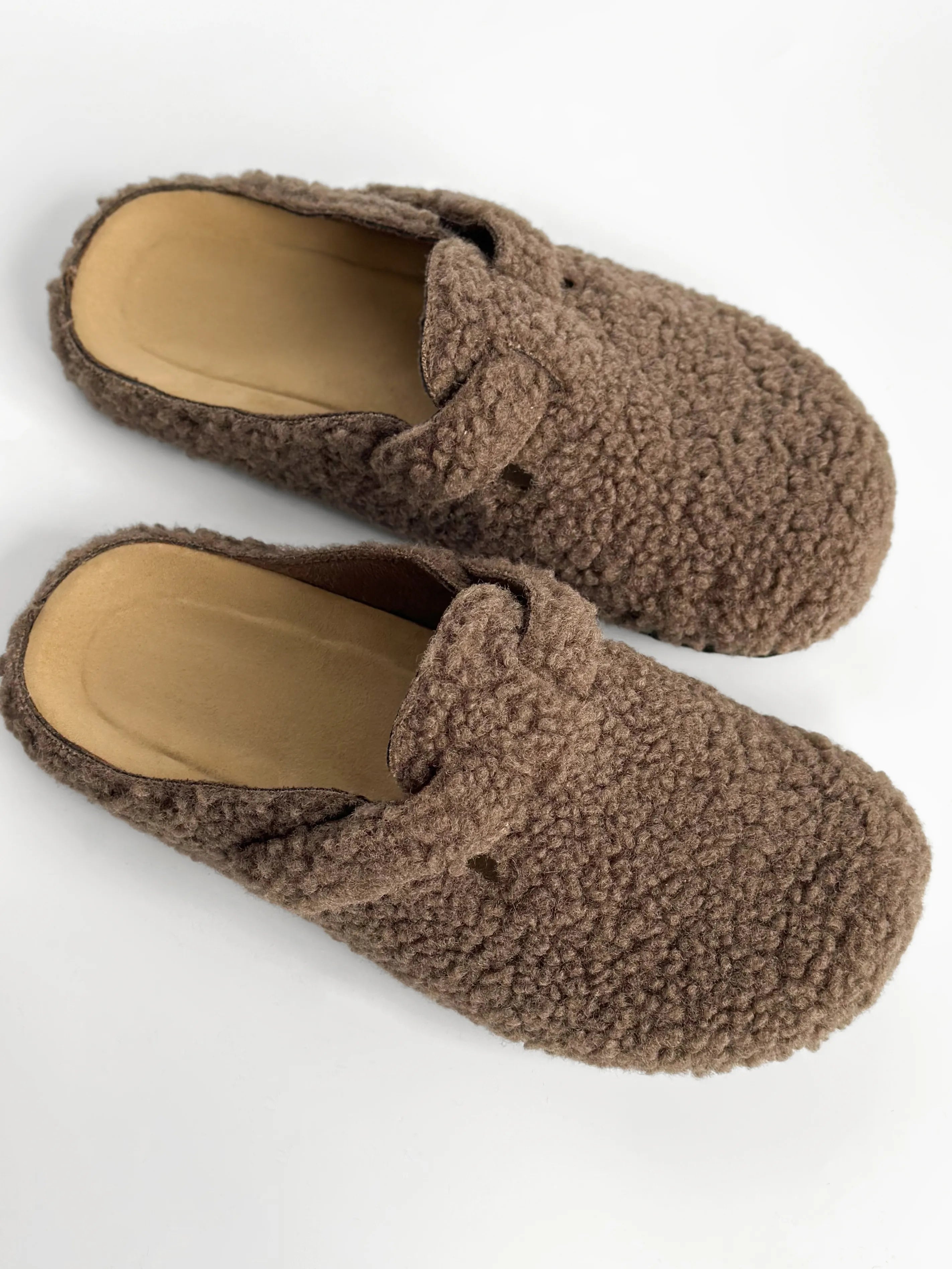 Chodaki damskie Teddy z paskiem, brązowe