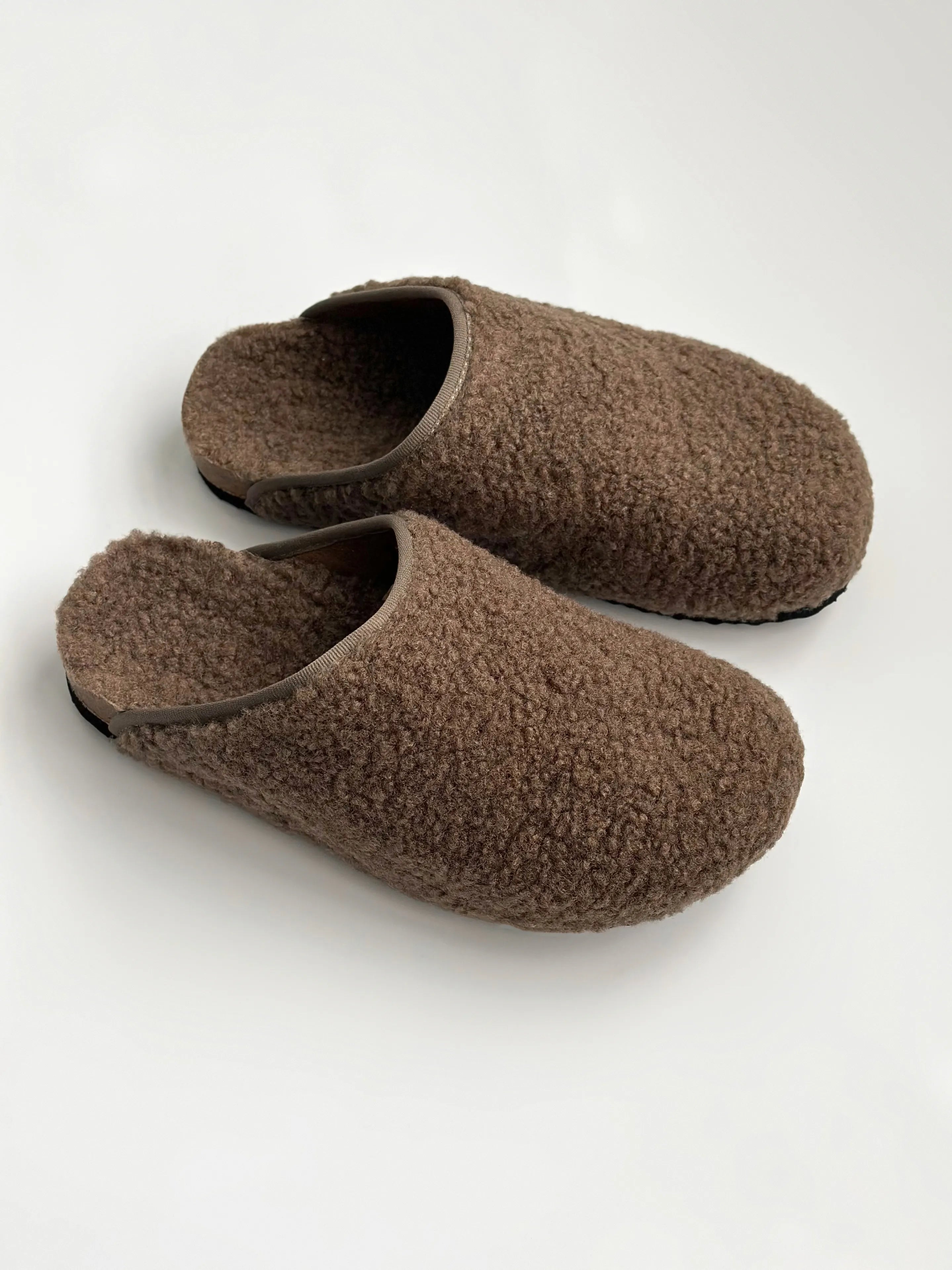 Chodaki damskie Teddy z obszyciem, brązowe