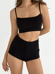 Komplet top mini na ramiączkach i szorty mini, z ribany w kropki, czarny