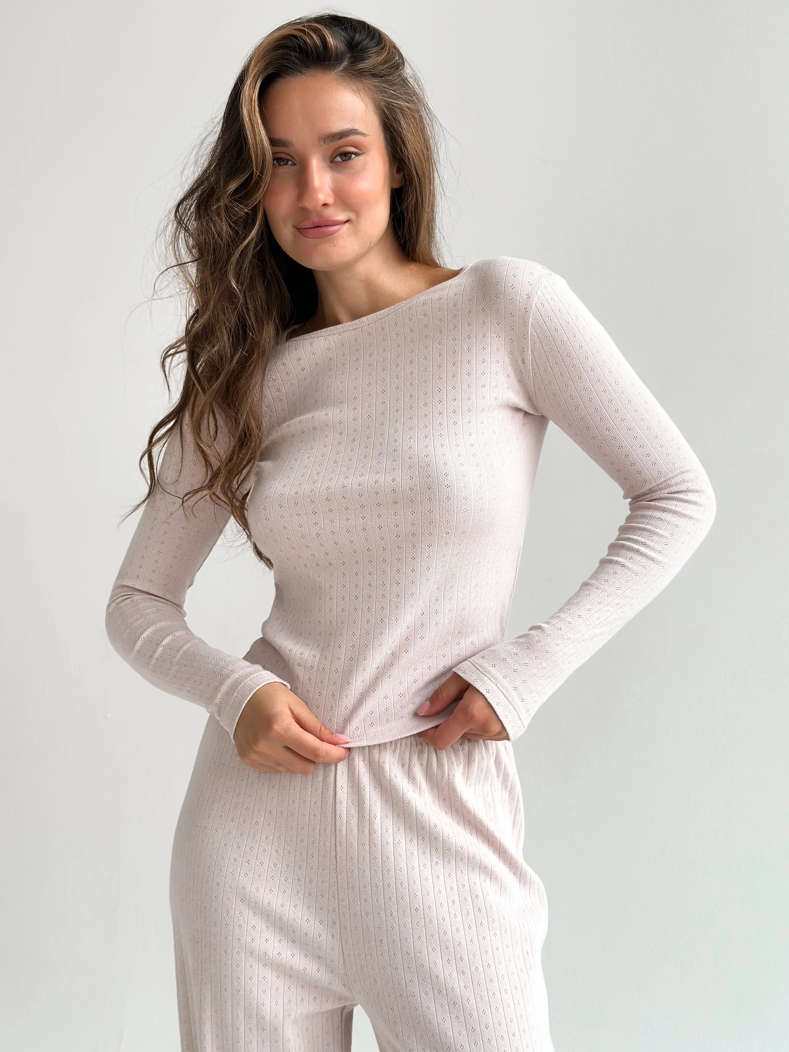 Komplet, dzianina prążkowana, szerokie spodnie i longsleeve, mleczny