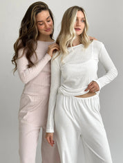 Komplet, dzianina prążkowana, szerokie spodnie i longsleeve, mleczny