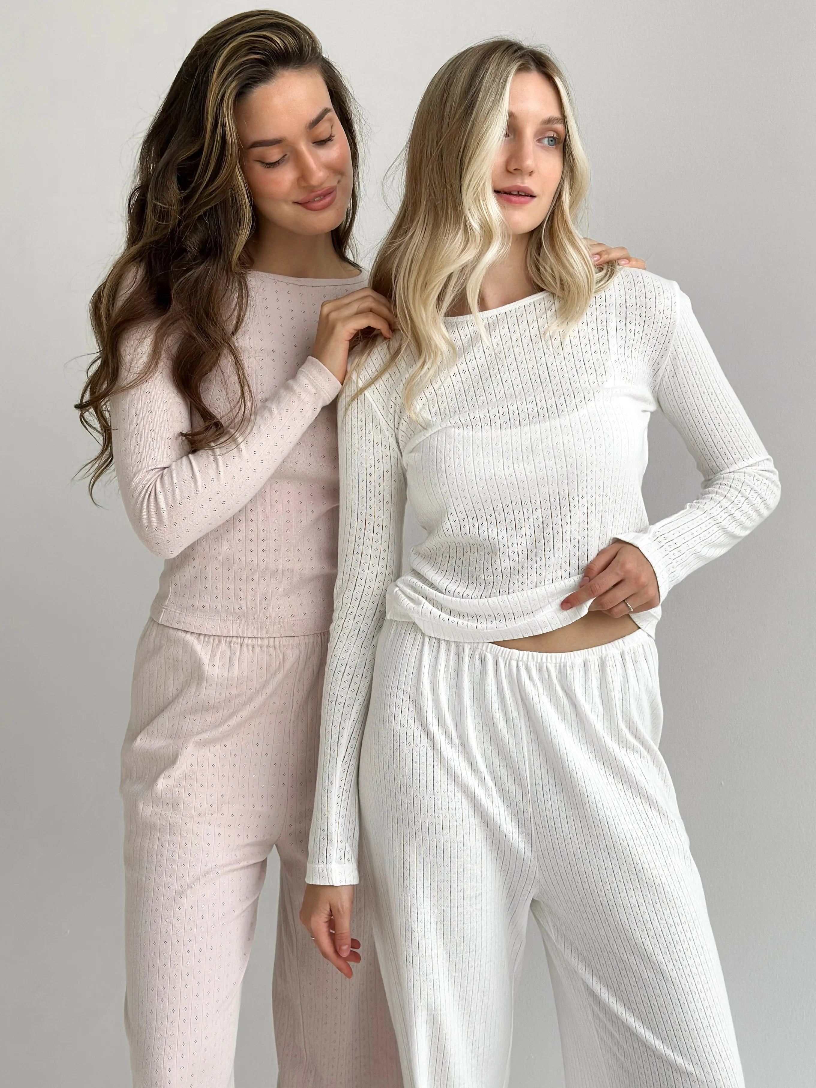 Komplet, dzianina prążkowana, szerokie spodnie i longsleeve, mleczny
