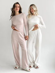Komplet, dzianina prążkowana, szerokie spodnie i longsleeve, mleczny