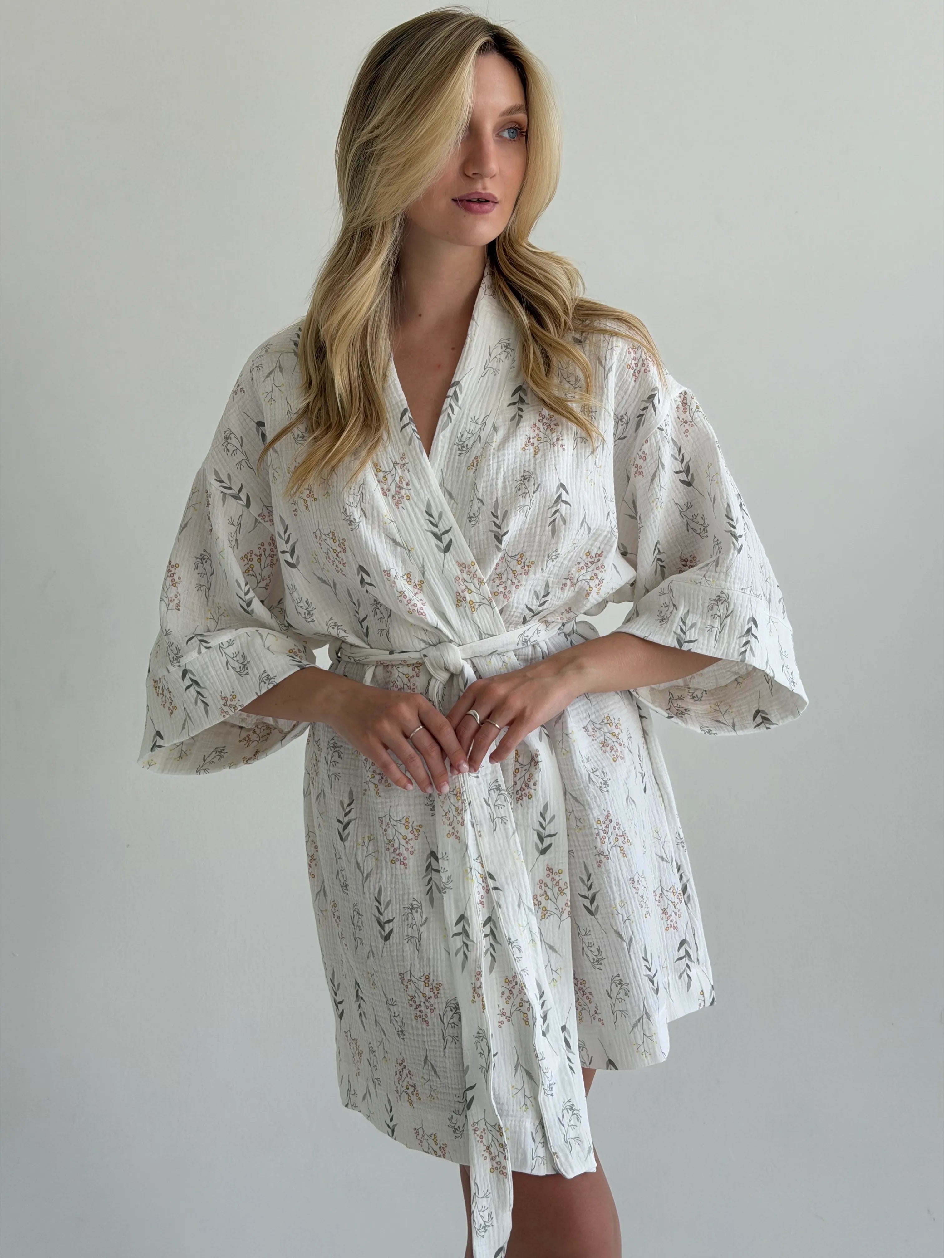 Szlafrok kimono muślin w polne kwiaty na białym