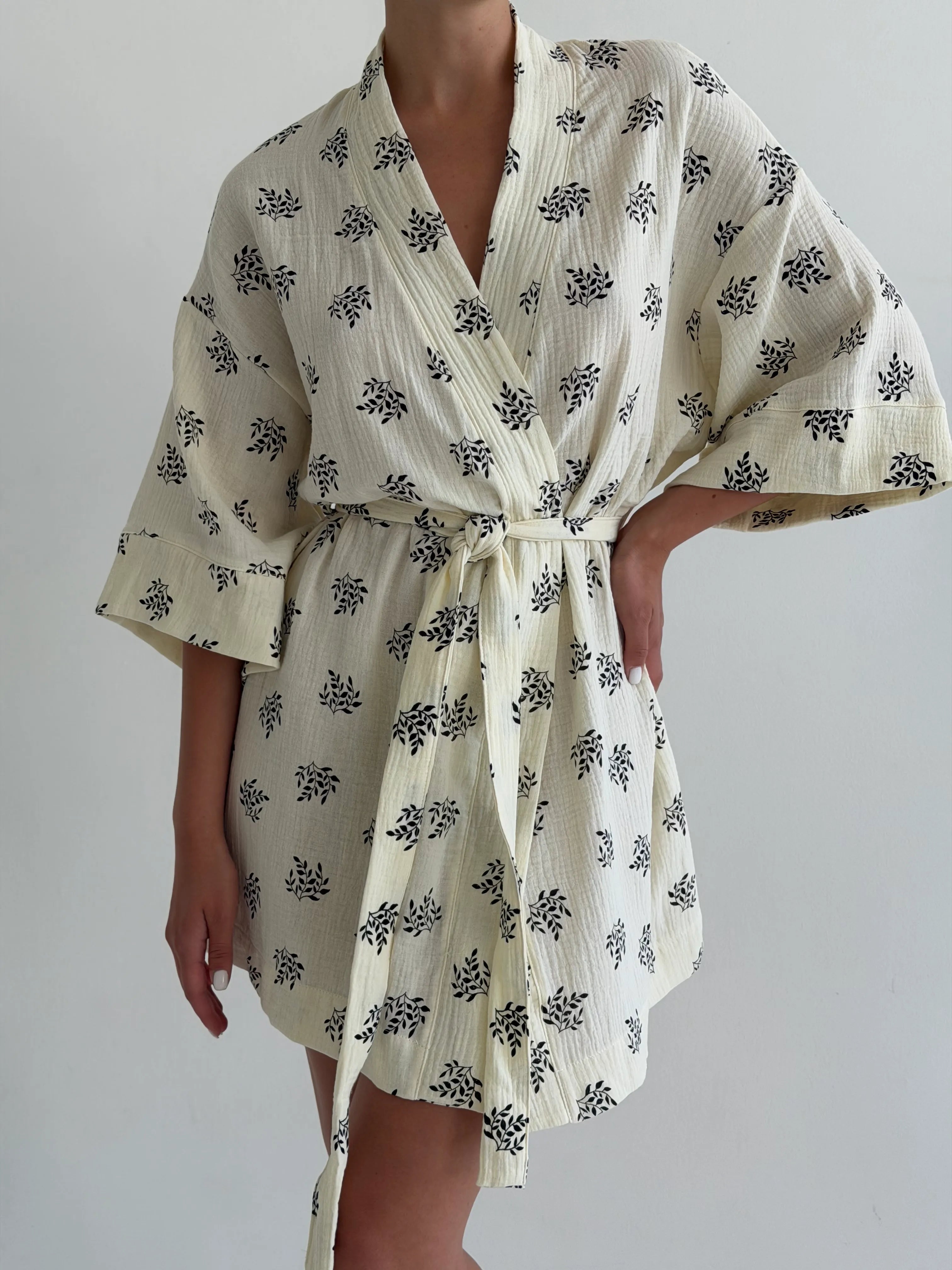 Szlafrok kimono, muślin, mleczny w czarne gałązki