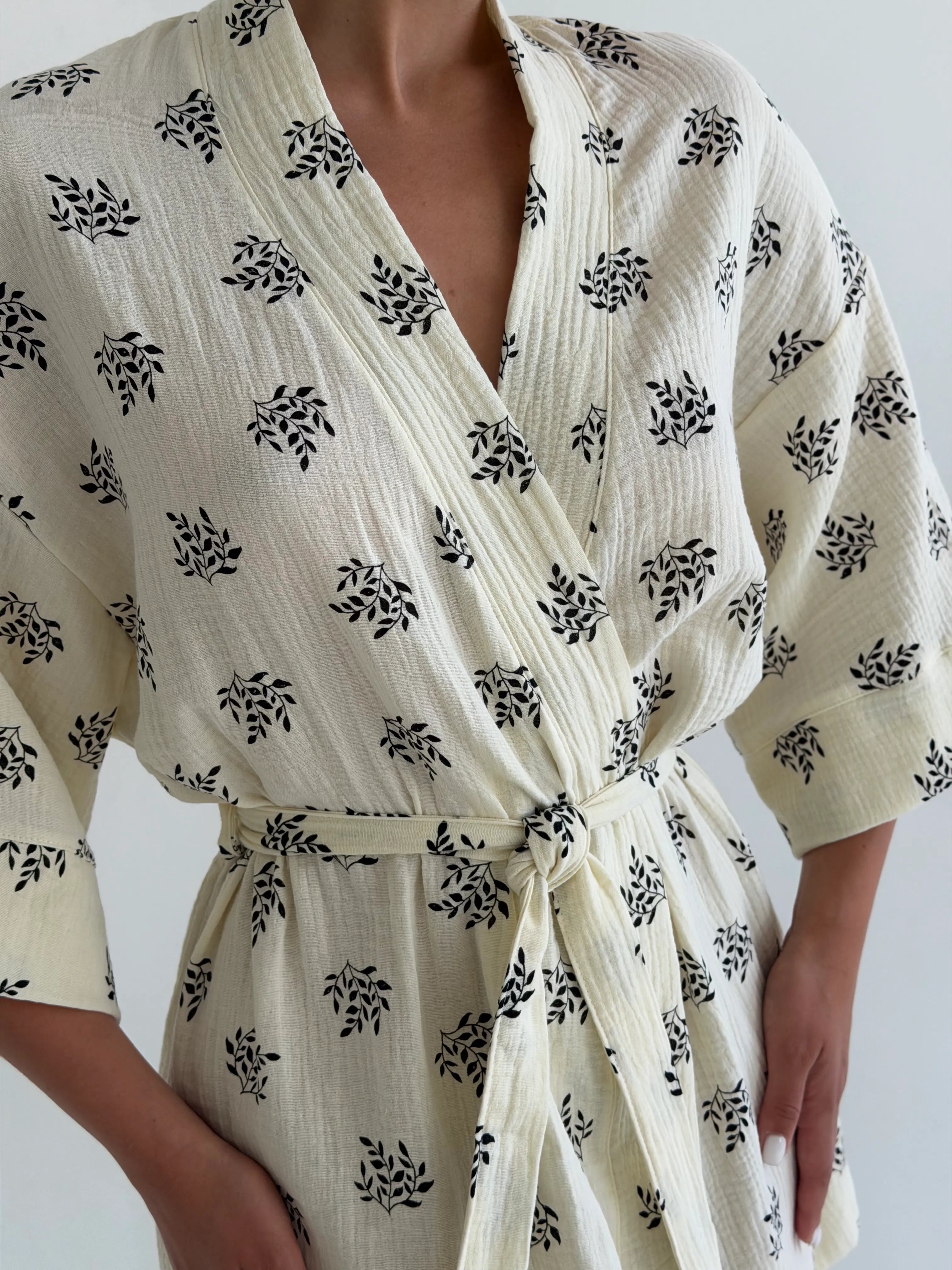 Szlafrok kimono, muślin, mleczny w czarne gałązki