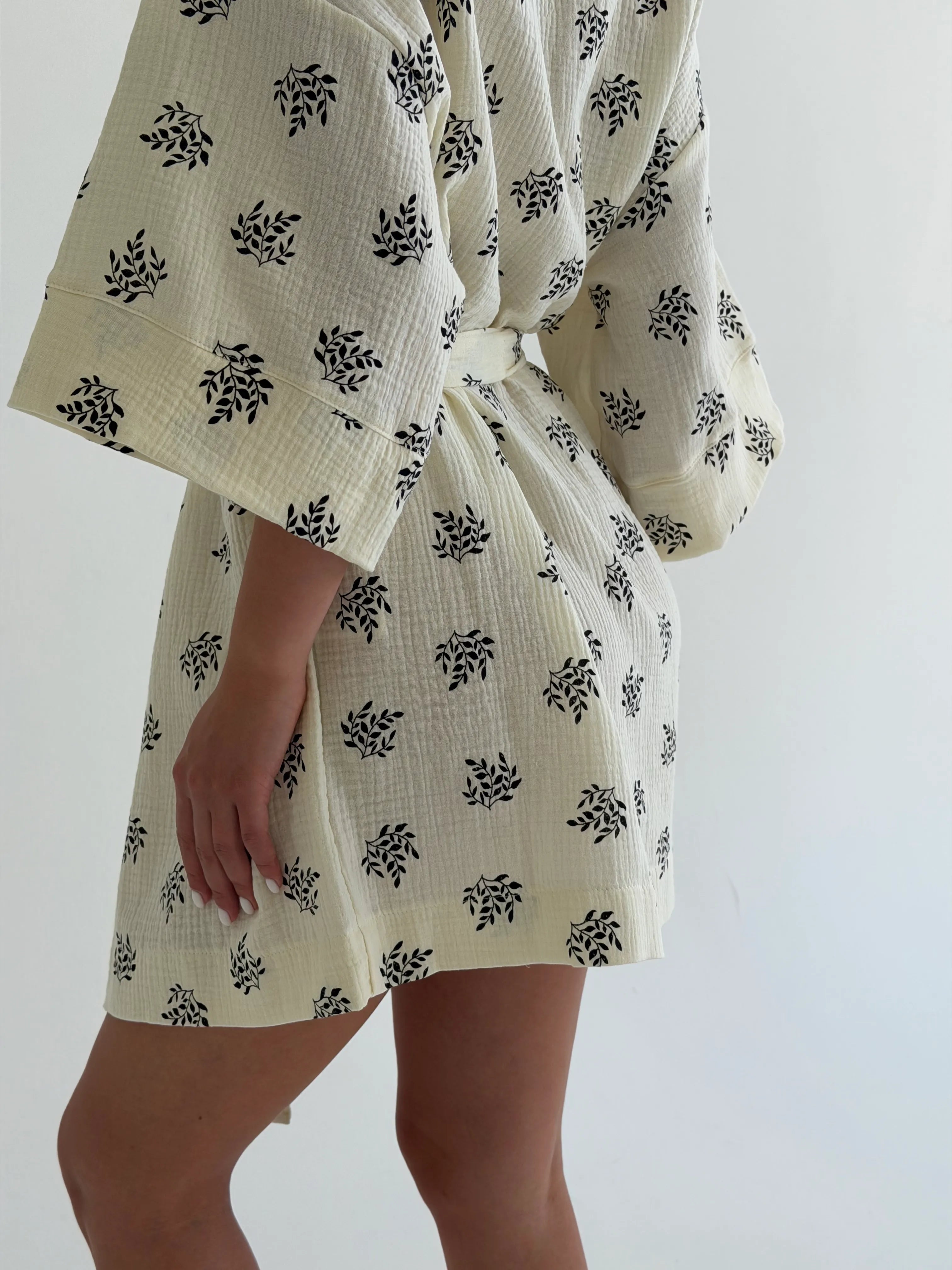 Szlafrok kimono, muślin, mleczny w czarne gałązki