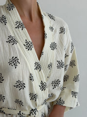Szlafrok kimono, muślin, mleczny w czarne gałązki