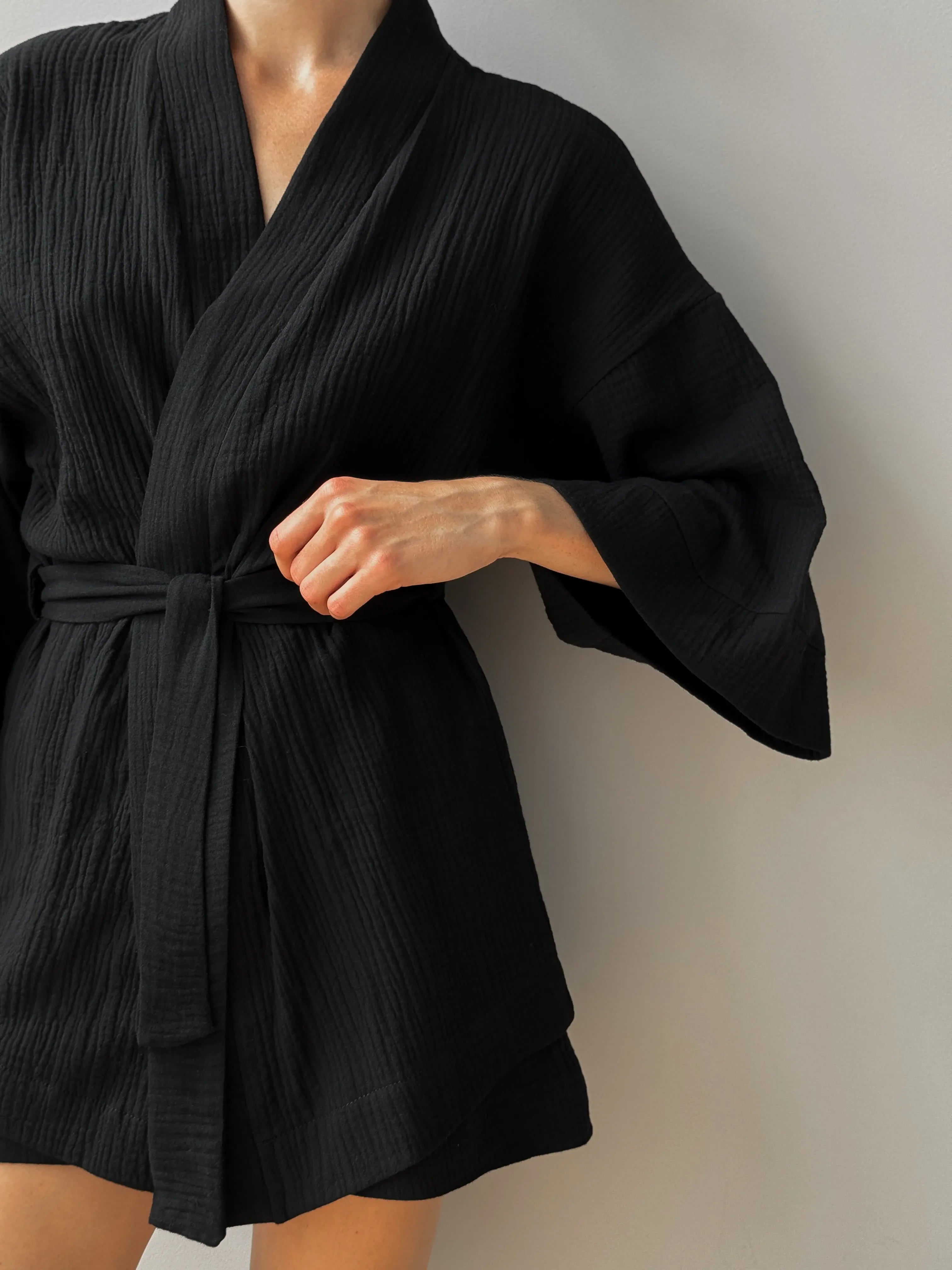 Komplet szlafrok krótki kimono i szorty, z muślinu dwuwarstwowego, czarny