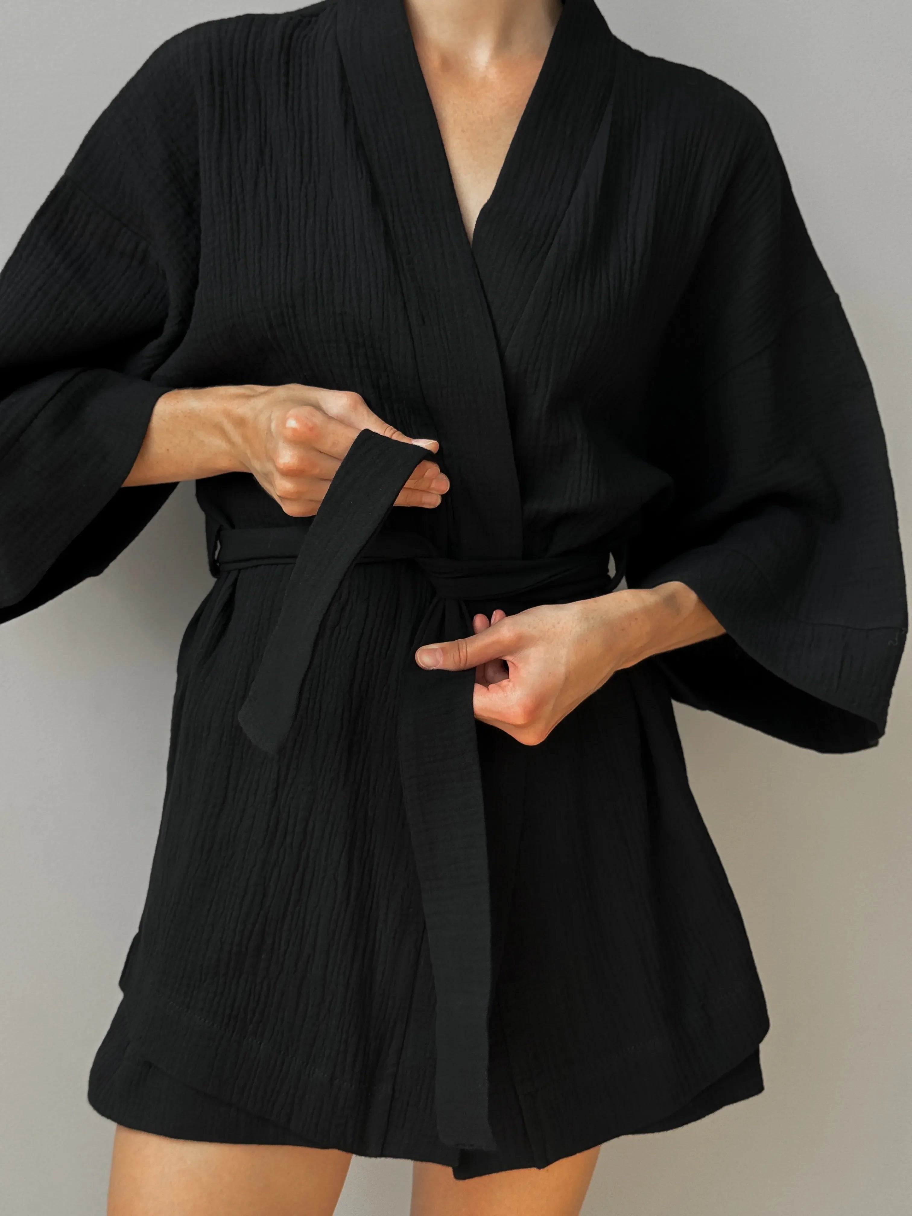 Komplet szlafrok krótki kimono i szorty, z muślinu dwuwarstwowego, czarny