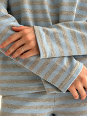 Komplet oversize longsleeve i szorty, dzianina w paski, szary/terakotowy