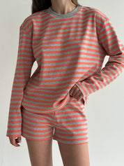 Komplet oversize longsleeve i szorty, dzianina w paski, szary/terakotowy