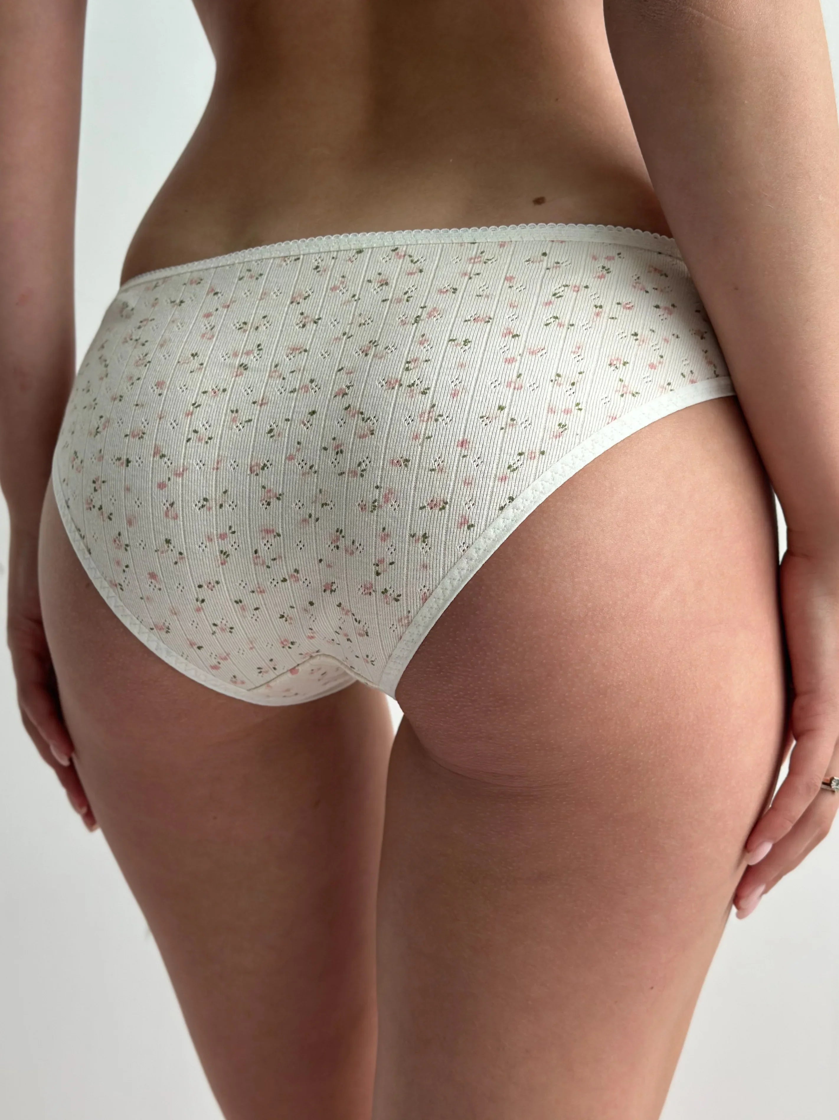 Majtki Slip, dzianina prążkowana, różowe w kwiatki