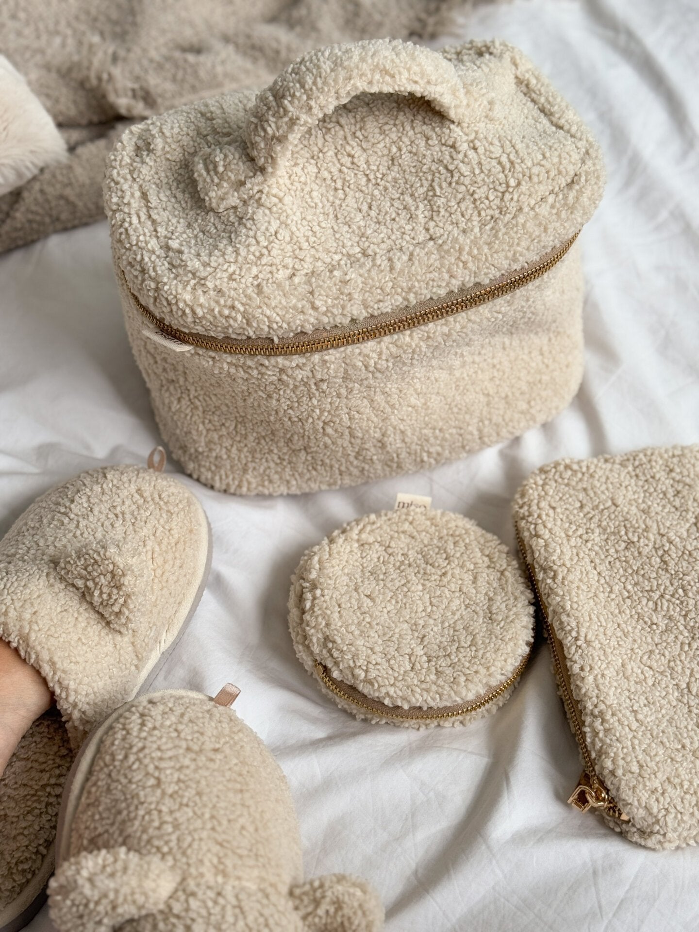 Kosmetyczka TEDDY, beżowa, średnia okrągła