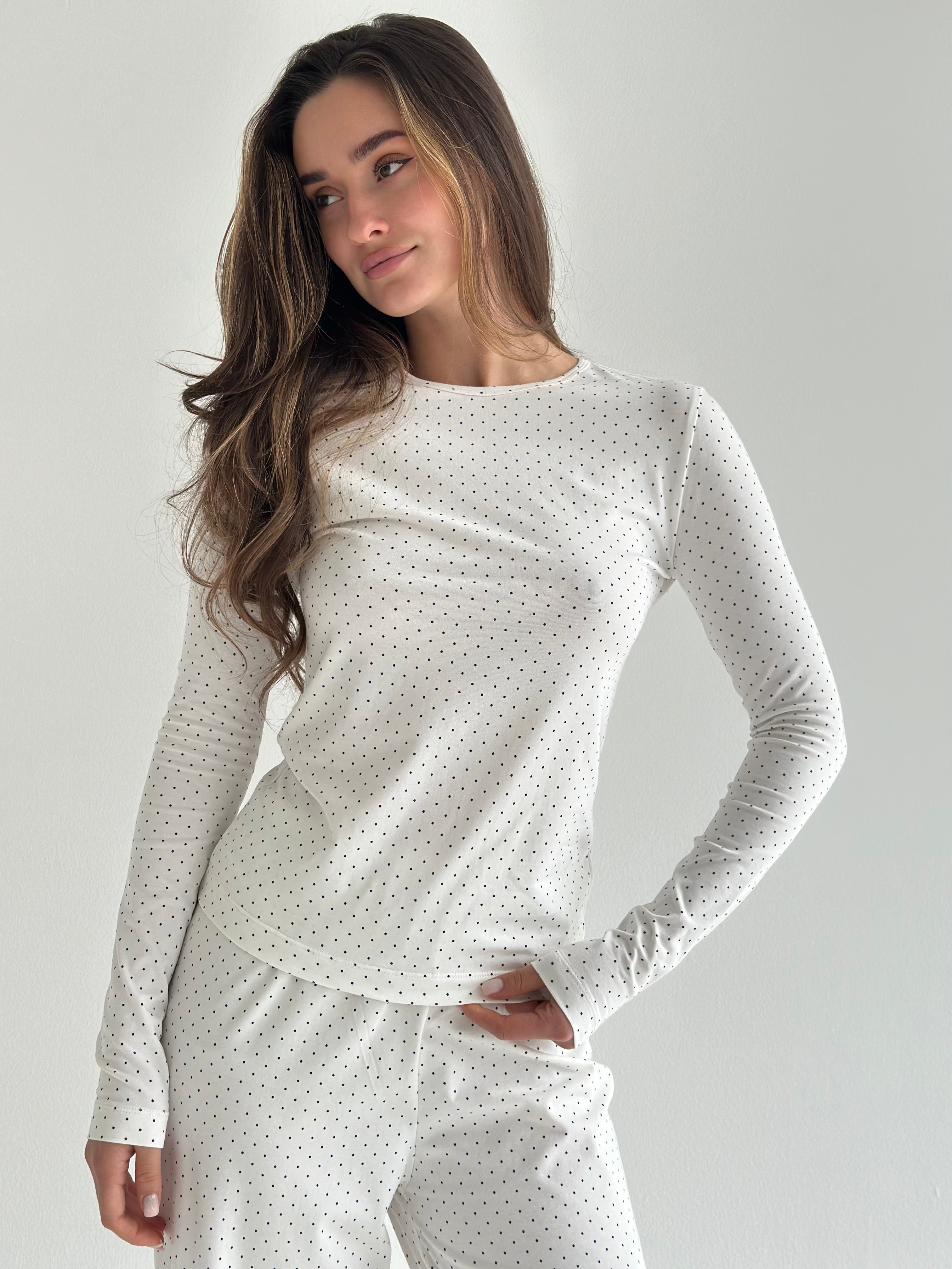 Komplet longsleeve i spodnie szerokie, dzianina, biały w granatowe groszki