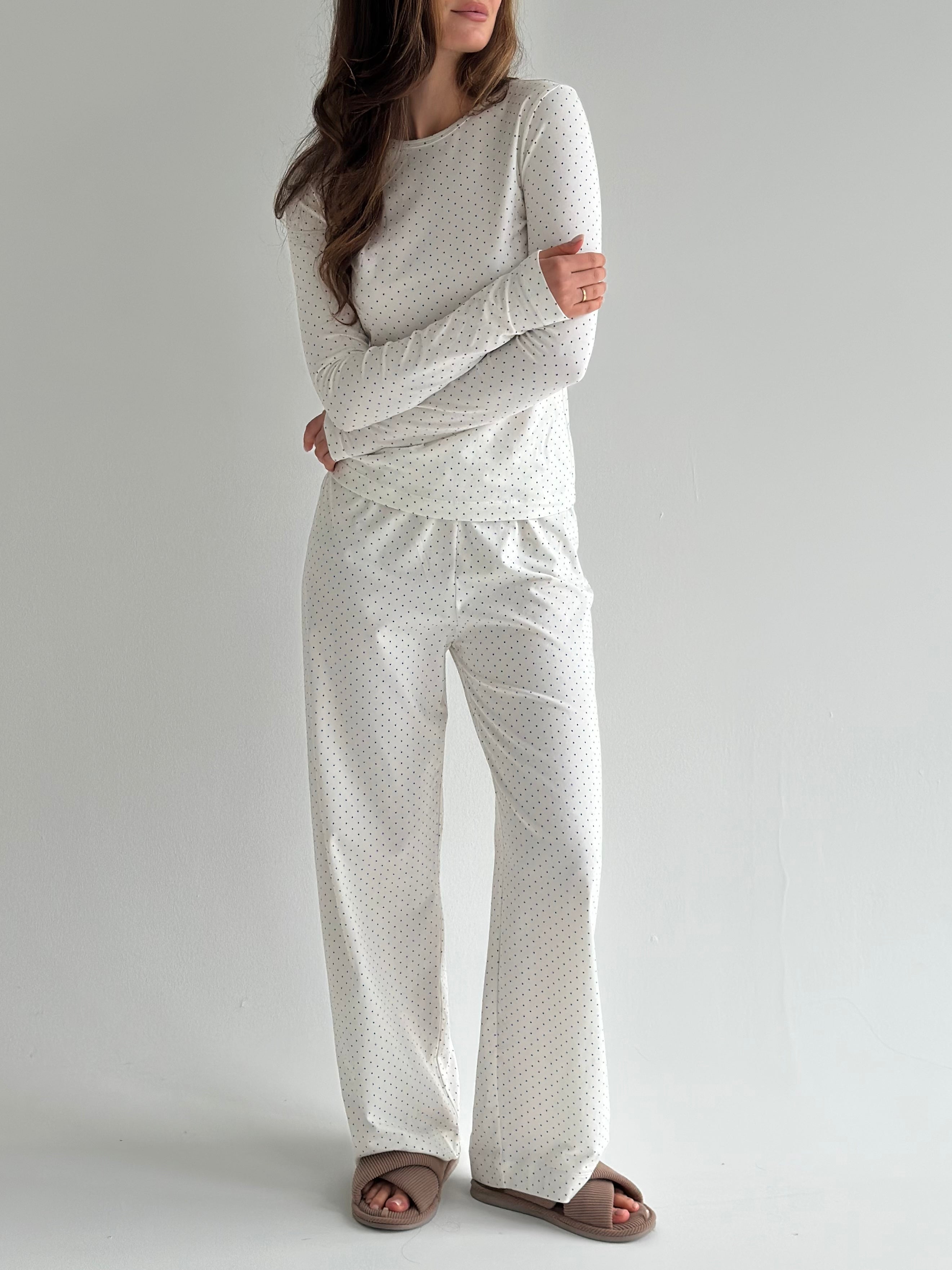 Komplet longsleeve i spodnie szerokie, dzianina, biały w granatowe groszki