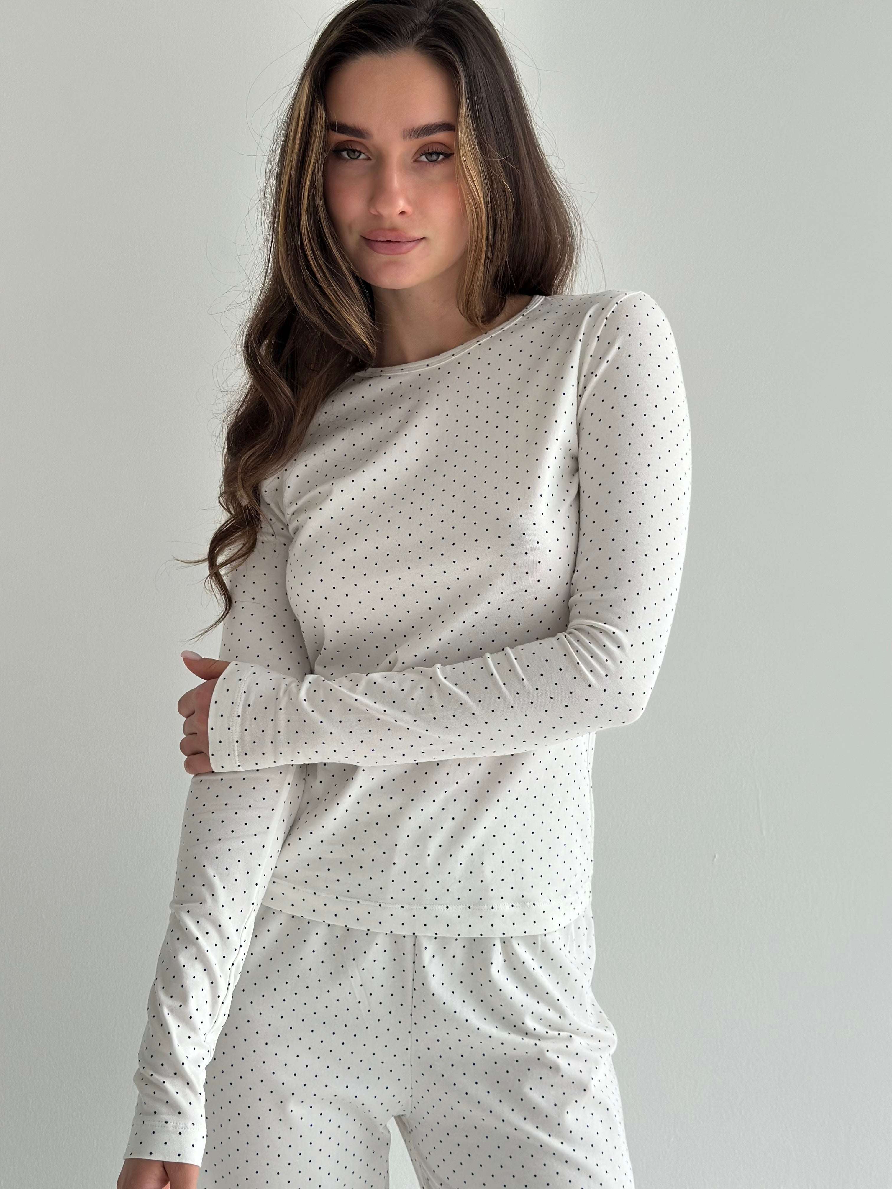 Komplet longsleeve i spodnie szerokie, dzianina, biały w granatowe groszki
