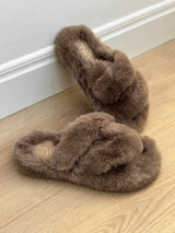 Kapcie damskie futrzane, brązowe
