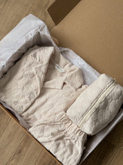 Kosmetyczka frotte żakardowa w kwiaty, mleczna