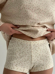 Sweter dziany, mleczny w różowy kwiat