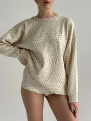 Sweter dziany, mleczny w niebieskie kwiatki