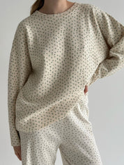 Sweter dziany, mleczny w niebieskie kwiatki