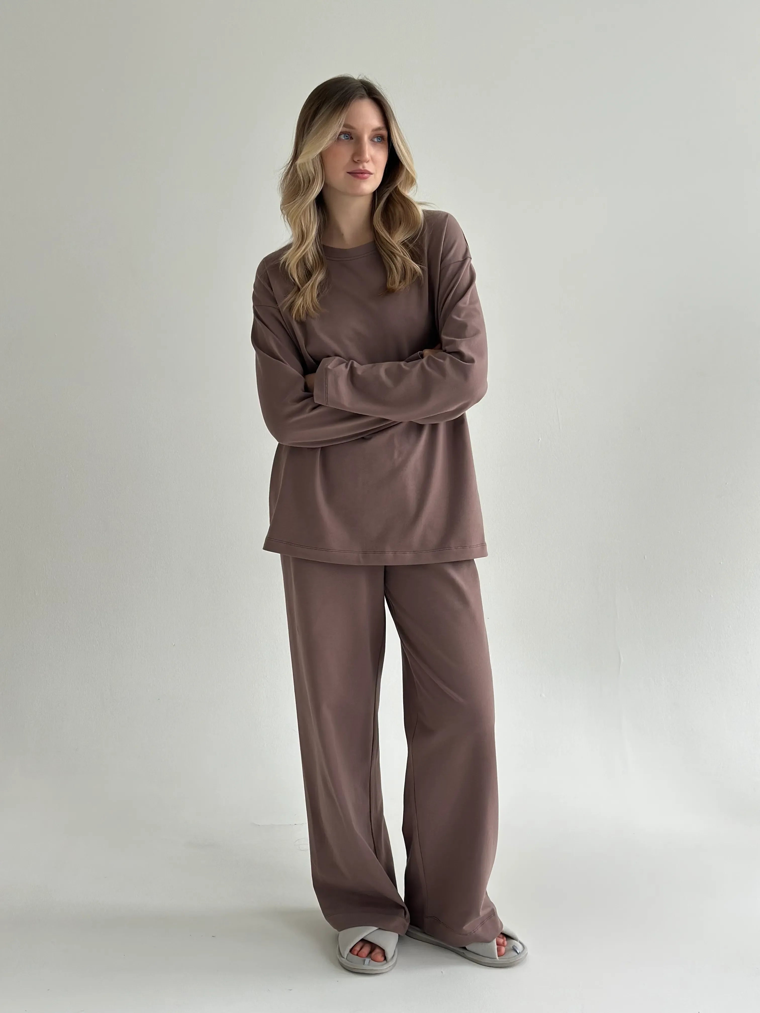 Komplet longsleeve szeroki i spodnie, z dzianiny single jersey, czekoladowy