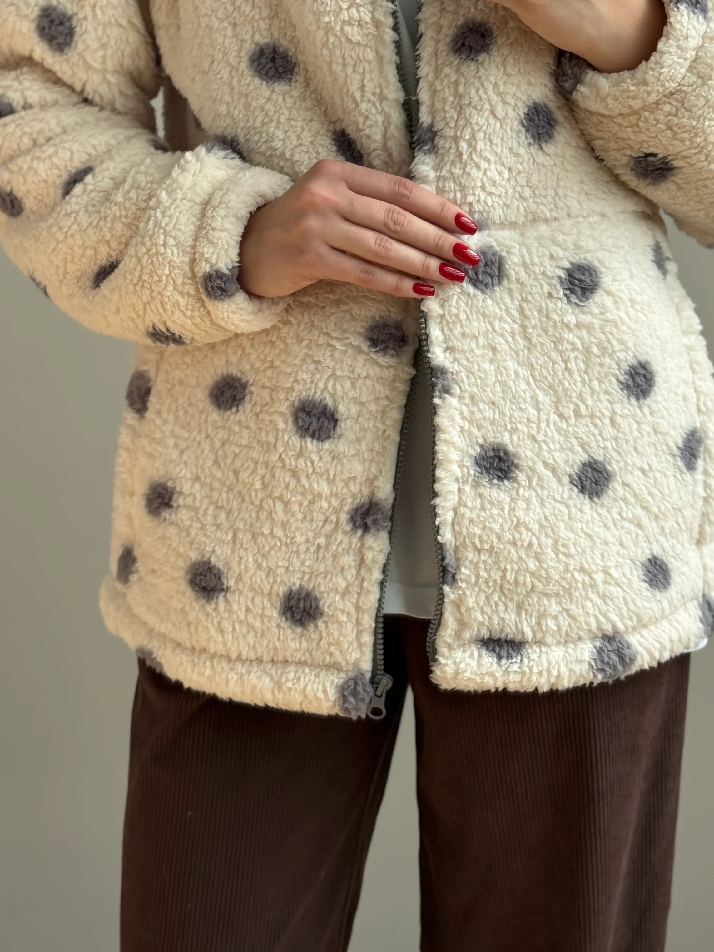 Bluza TEDDY na zamek ze stójką, czarna w groszki