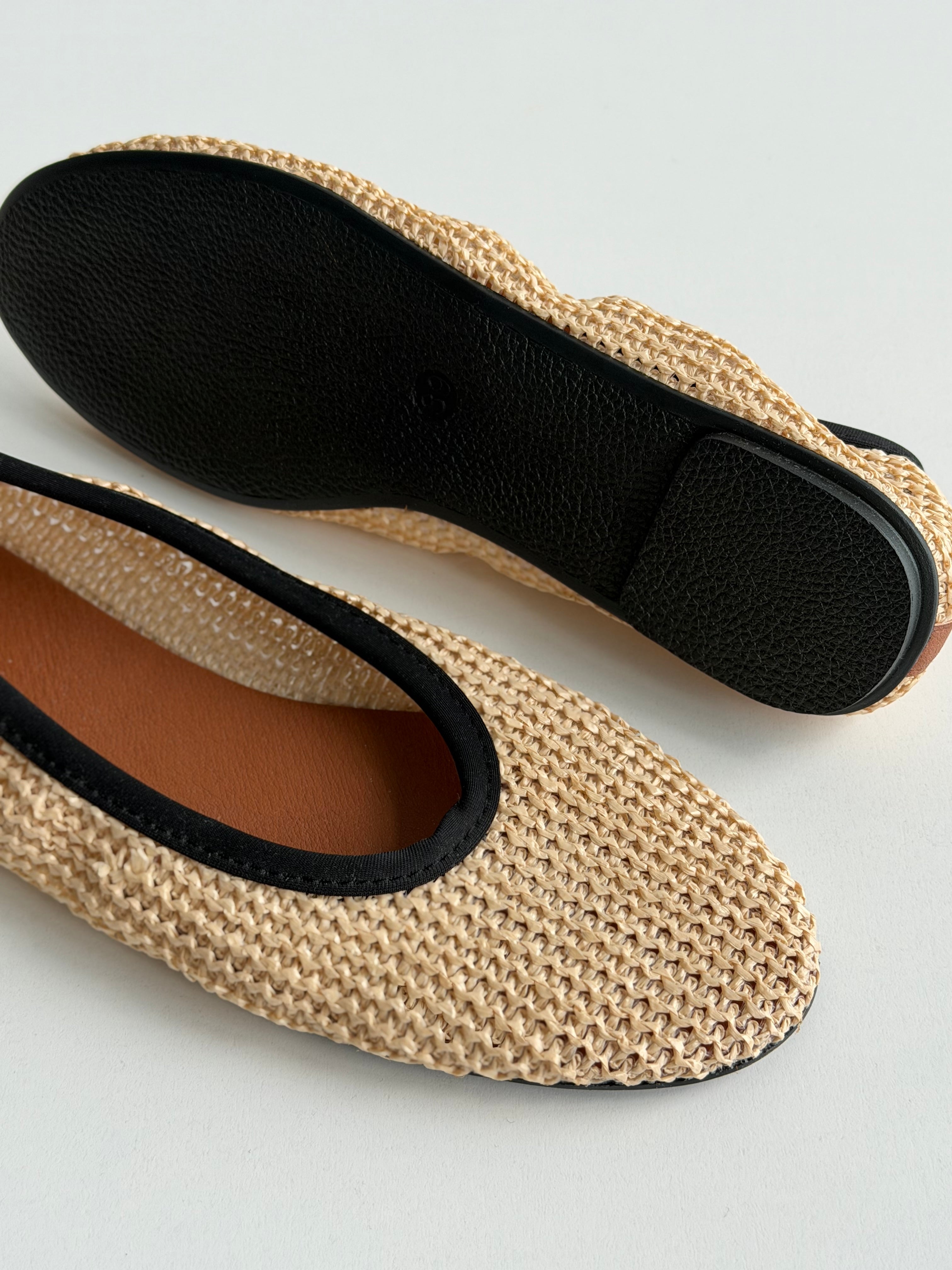 Baleriny damskie matowe z plecionki PVC, mleczne