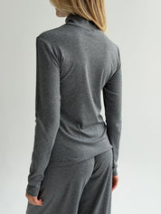 Longsleeve Soft Touch z dzianiny z wysokim kołnierzem, ciemnoszary