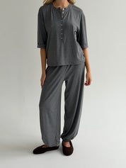 Komplet Soft Touch z dzianiny longsleeve i spodnie typu szarawary, ciemnoszary