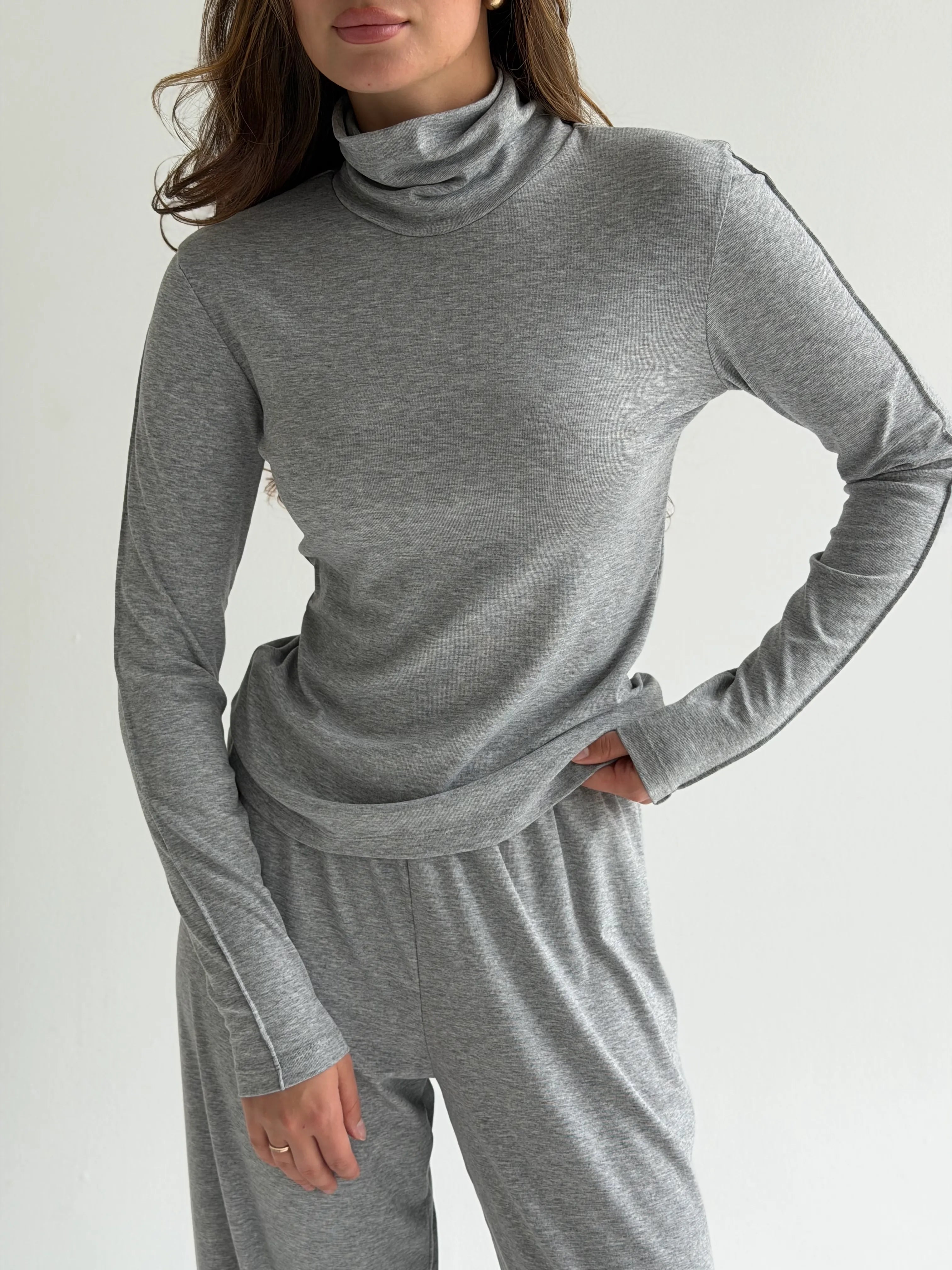 Longsleeve Soft Touch z dzianiny z wysokim kołnierzem, szary