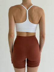 Top do jogi z plecami w stylu wrestlera, biały