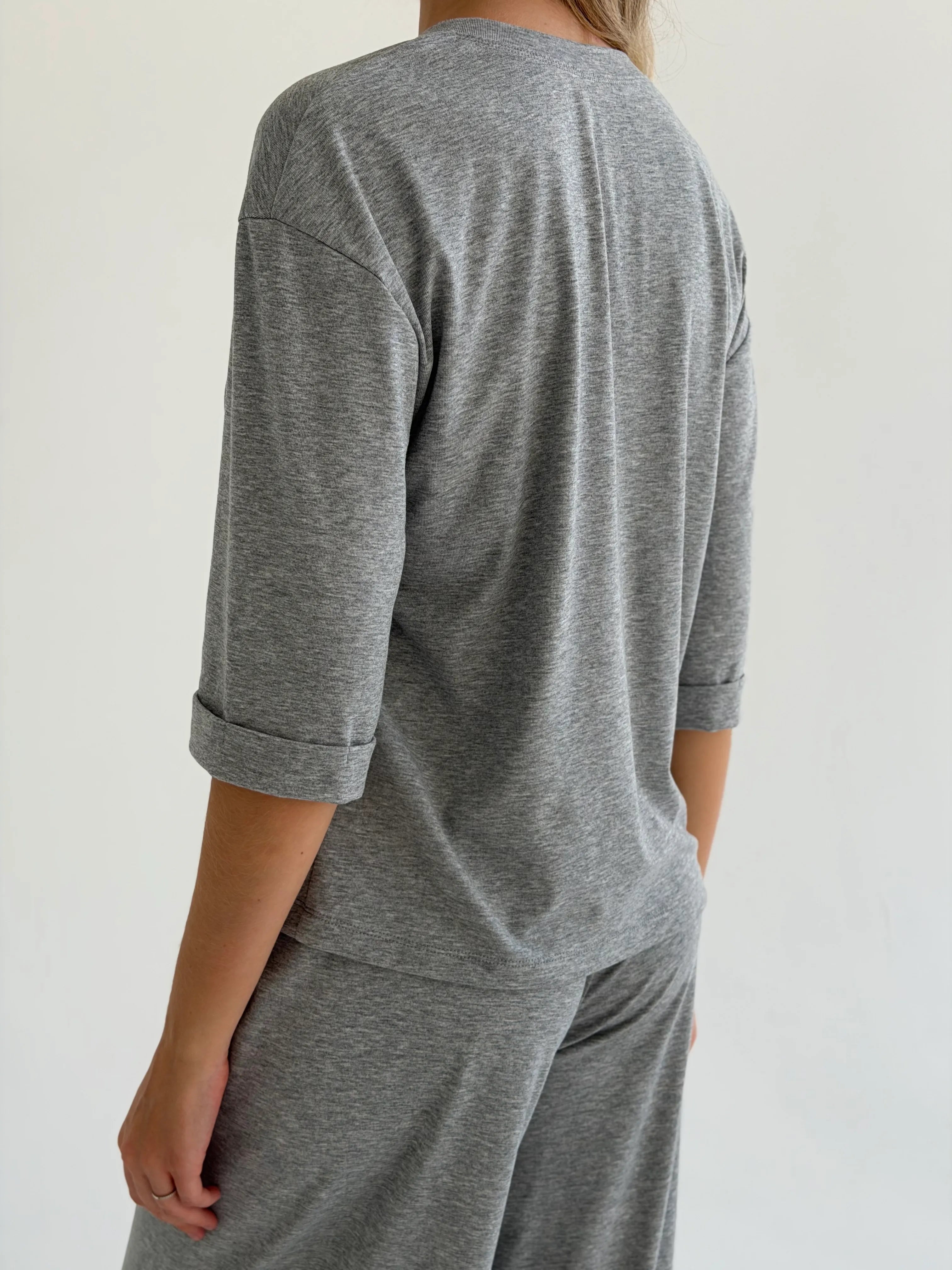 Komplet Soft Touch z dzianiny longsleeve i spodnie typu szarawary, szary