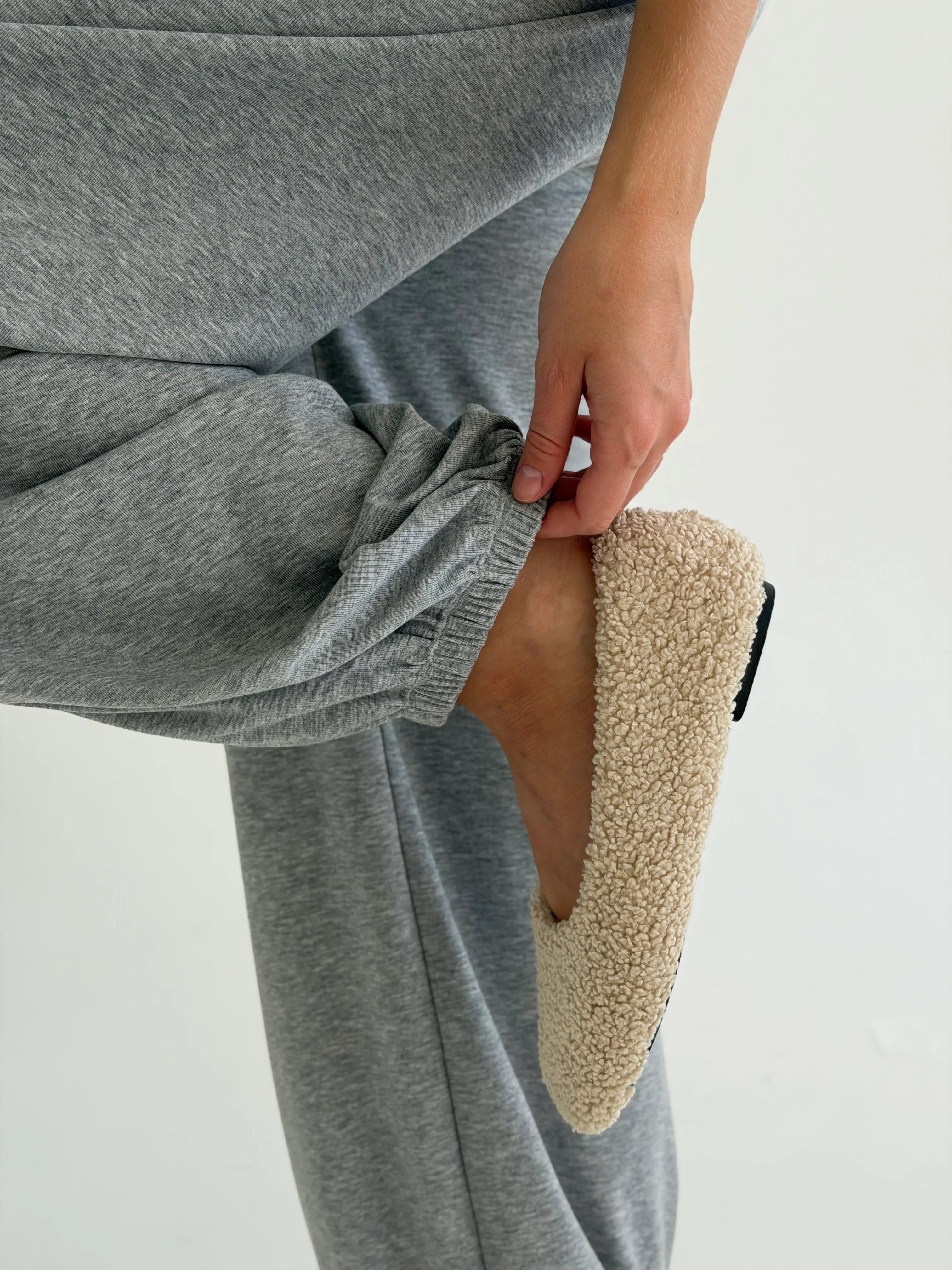 Komplet Soft Touch z dzianiny longsleeve i spodnie typu szarawary, szary