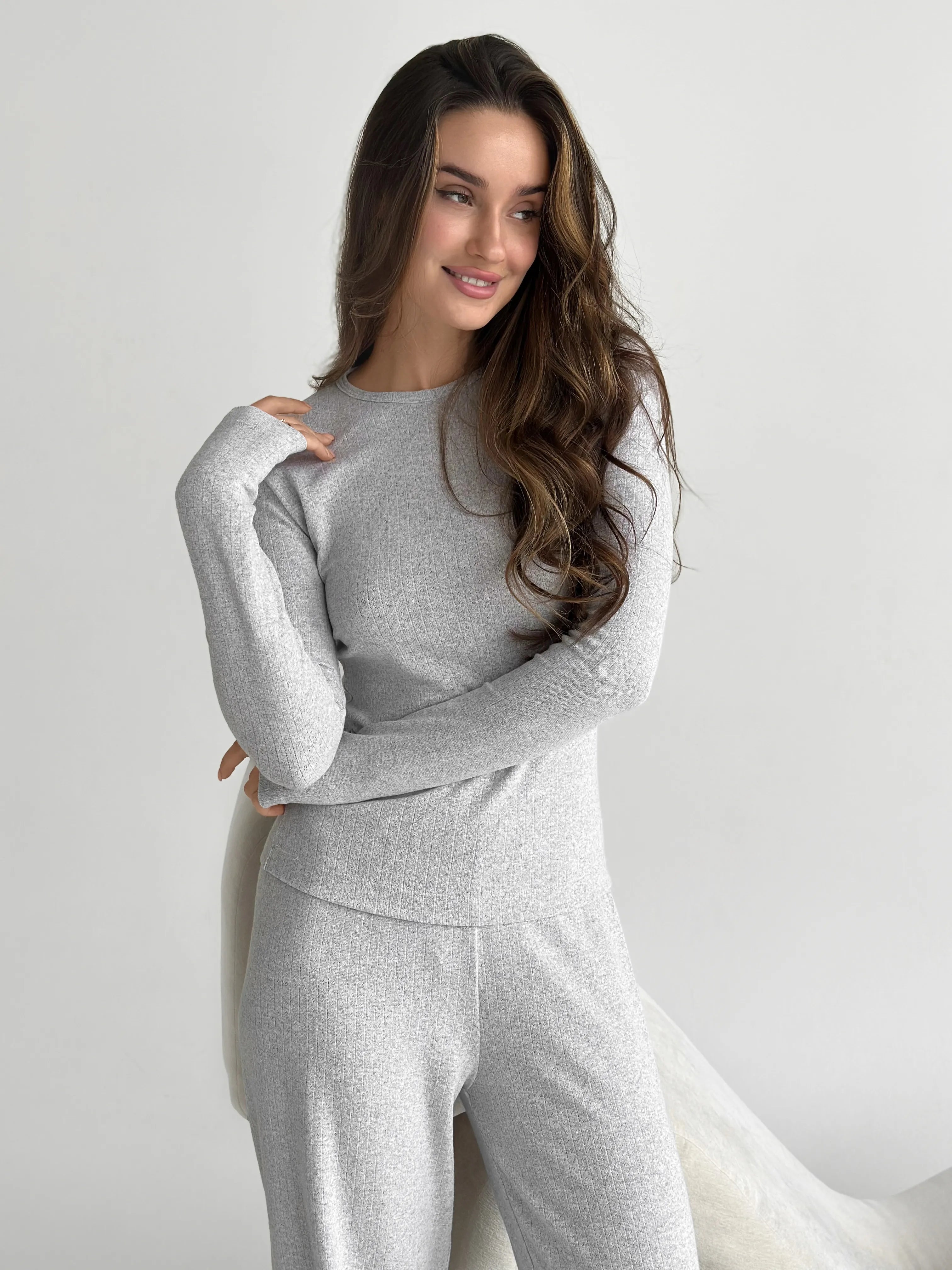 Komplet, dzianina prążkowana, szerokie spodnie i longsleeve, szary