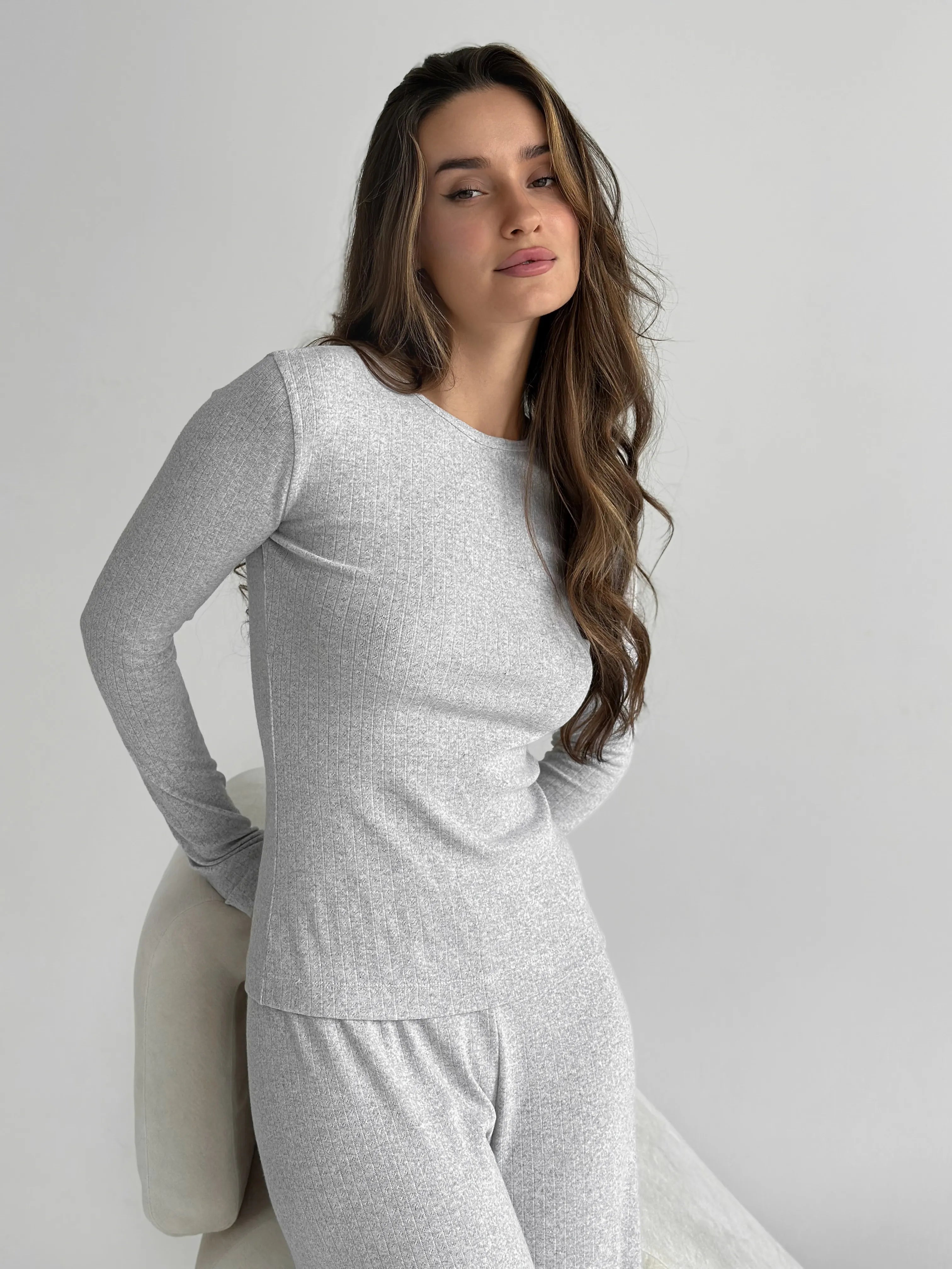 Komplet, dzianina prążkowana, szerokie spodnie i longsleeve, szary