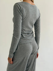 Longsleeve Soft Touch z dzianiny z dekoltem w serek, szary