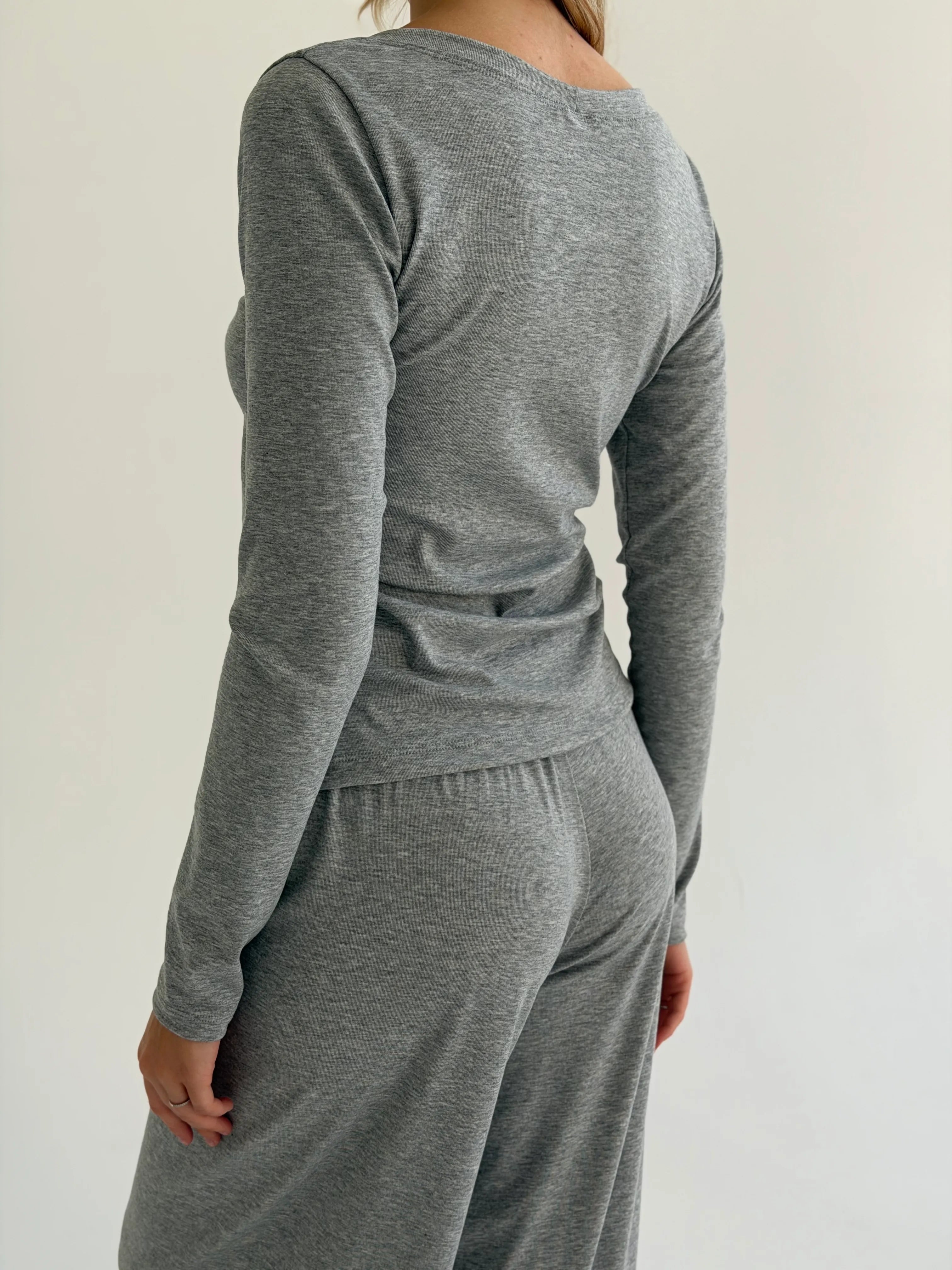 Longsleeve Soft Touch z dzianiny z dekoltem w serek, szary